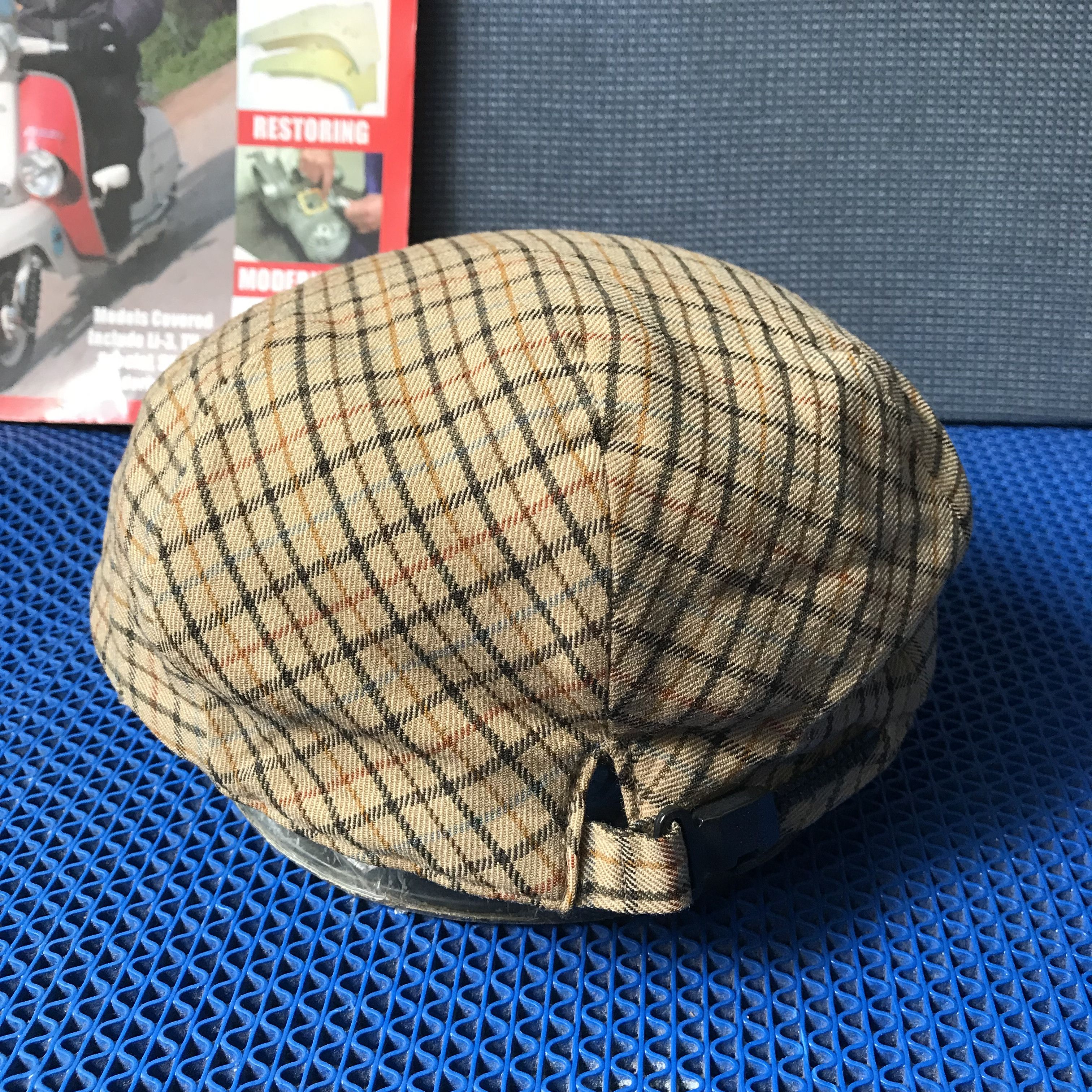 DAKS Vintage Daks London Ruppert Prince of wales check flat cap Size ONE SIZE - 6 Thumbnail