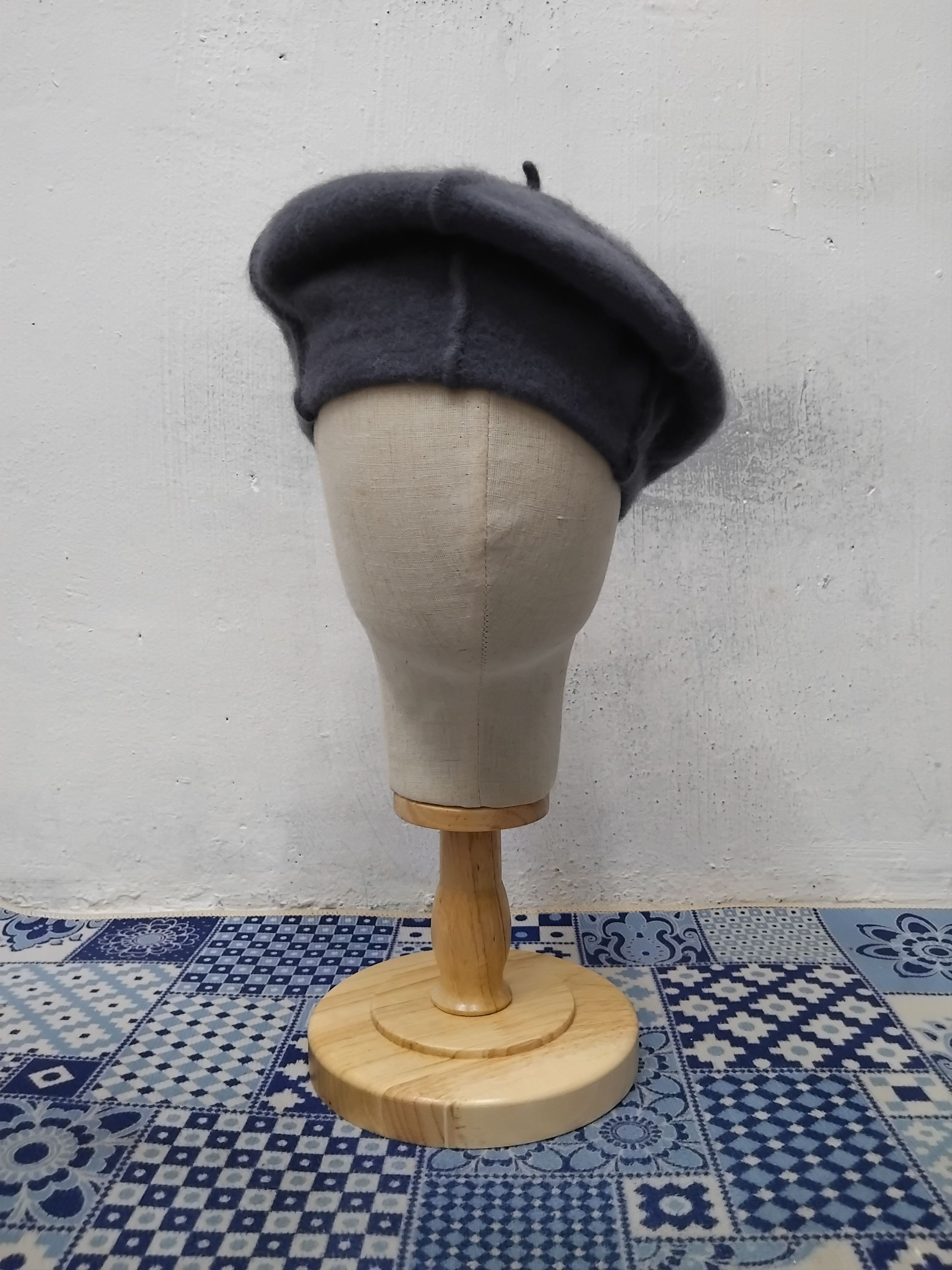 Japanese Brand Abstract art grey colour beret Size ONE SIZE - 4 Thumbnail