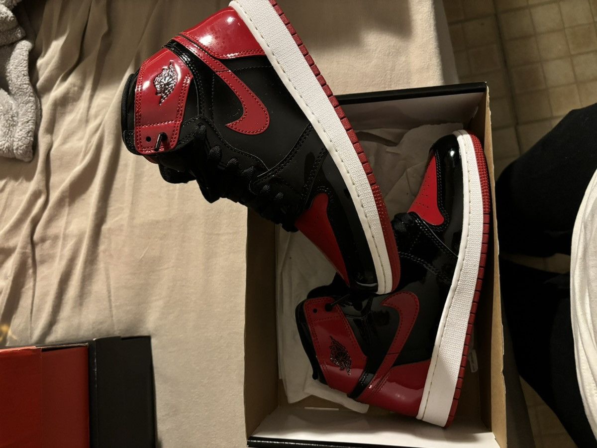 Jordan Brand × Nike Air Jordan 1 Retro High OG ‘Patent Bred’ Size US 7 / EU 40 - 3 Thumbnail