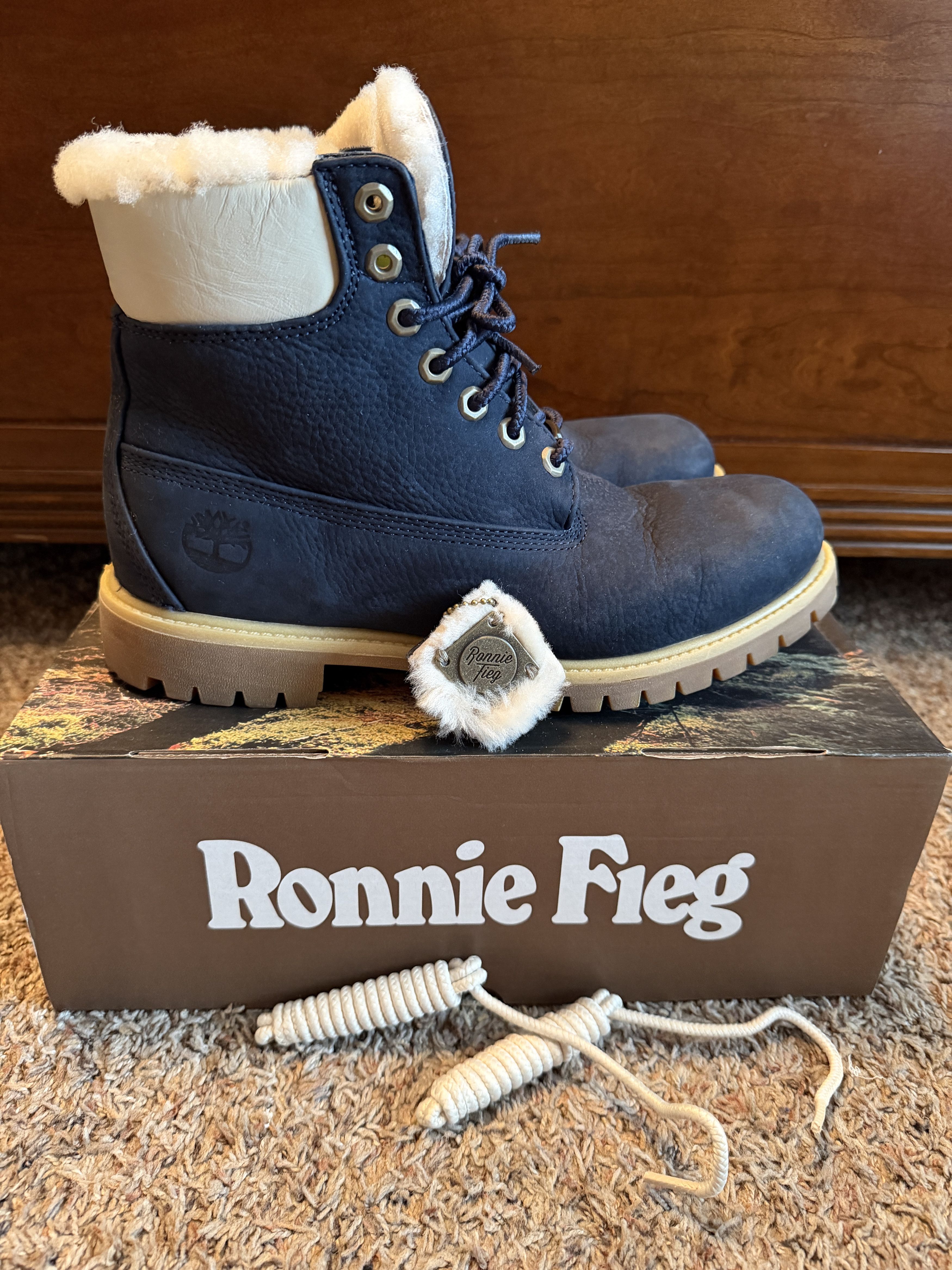 Kith × Timberland Timberland 6" Boot Ronnie Fieg Kith Shearling Navy (2018) Size US 10 / EU 43 - 2 Thumbnail