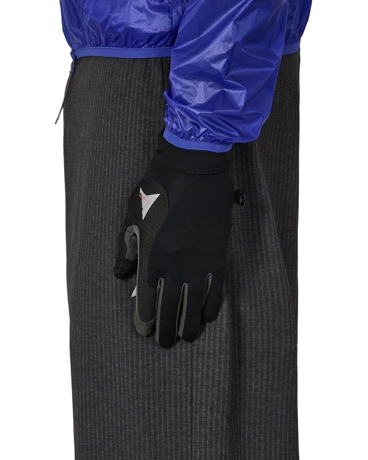 ROA ($120) Roa Andie Unisex Base Layer Gloves in Black/Grey Size ONE SIZE - 2 Thumbnail