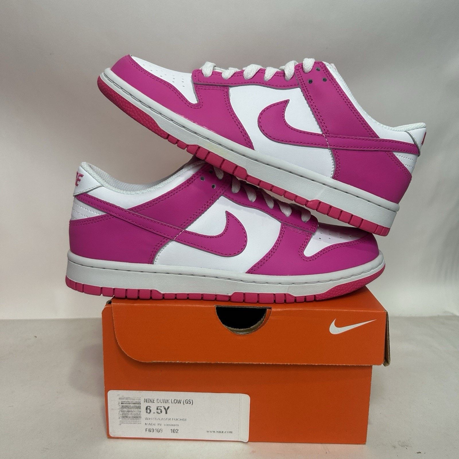 Nike Nike Dunk Low GS “Laser Fuchsia/Barbie” Size US 8 / IT 38 - 1 Thumbnail
