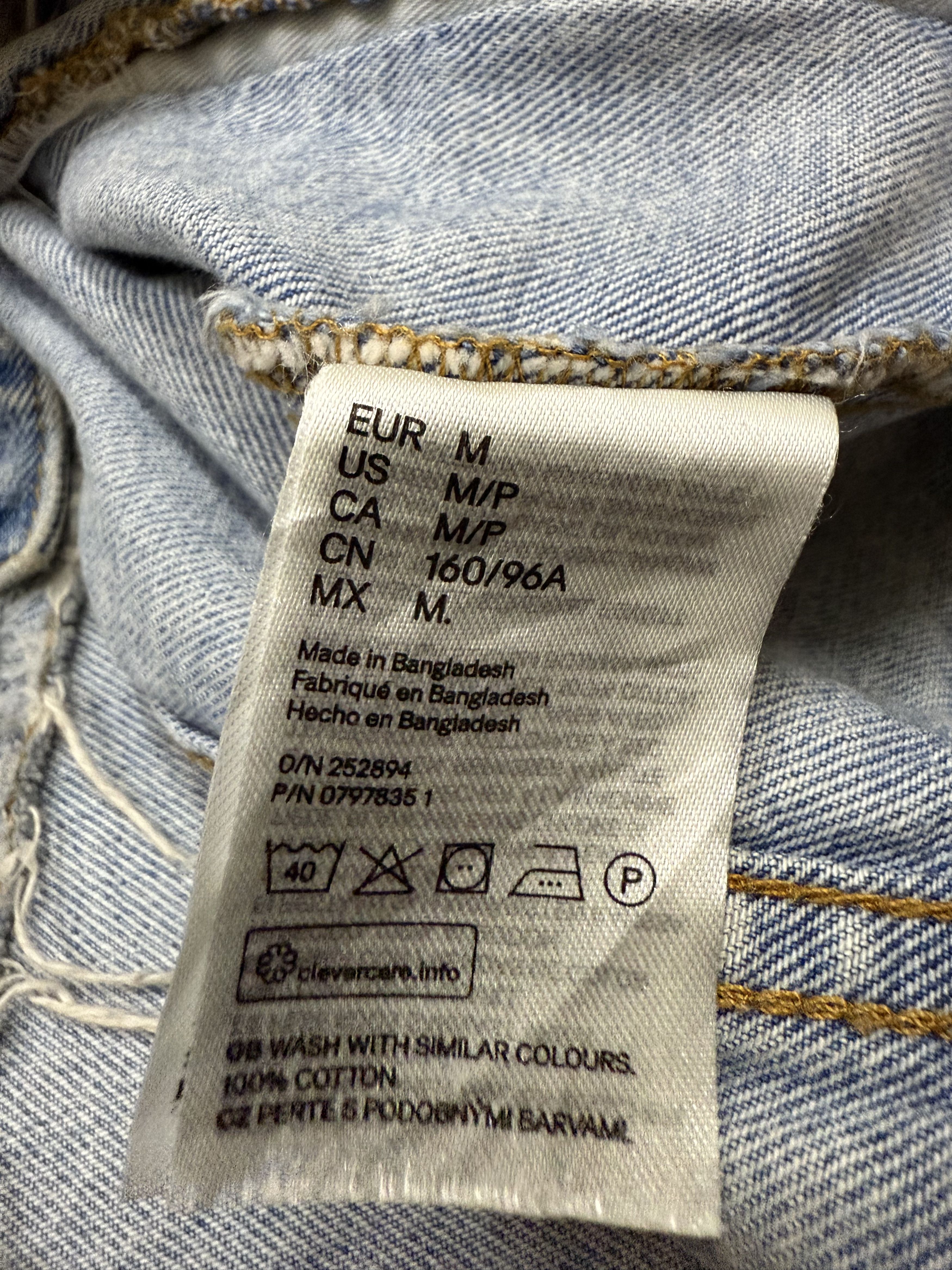 H&M & Denim Distressed Denim Jacket Size US M / EU 48-50 / 2 - 7 Thumbnail