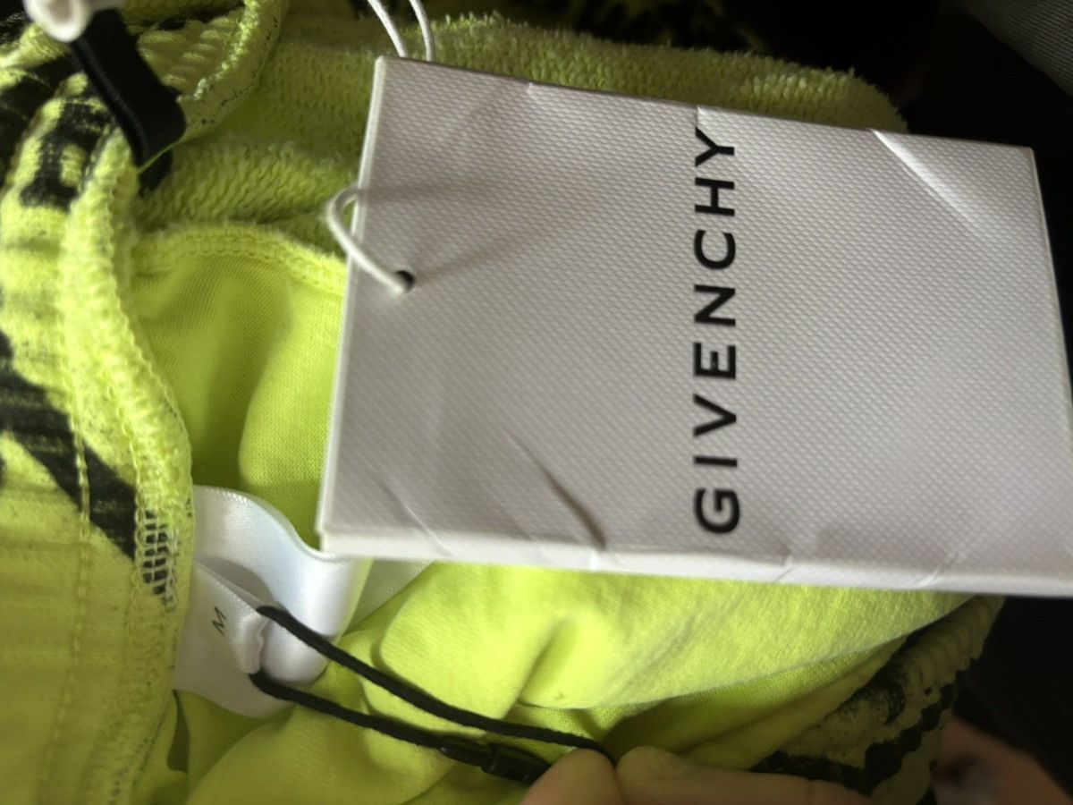 Chito × Givenchy Givenchy x Chito Allover Family Shorts Size US 34 / EU 50 - 4 Thumbnail
