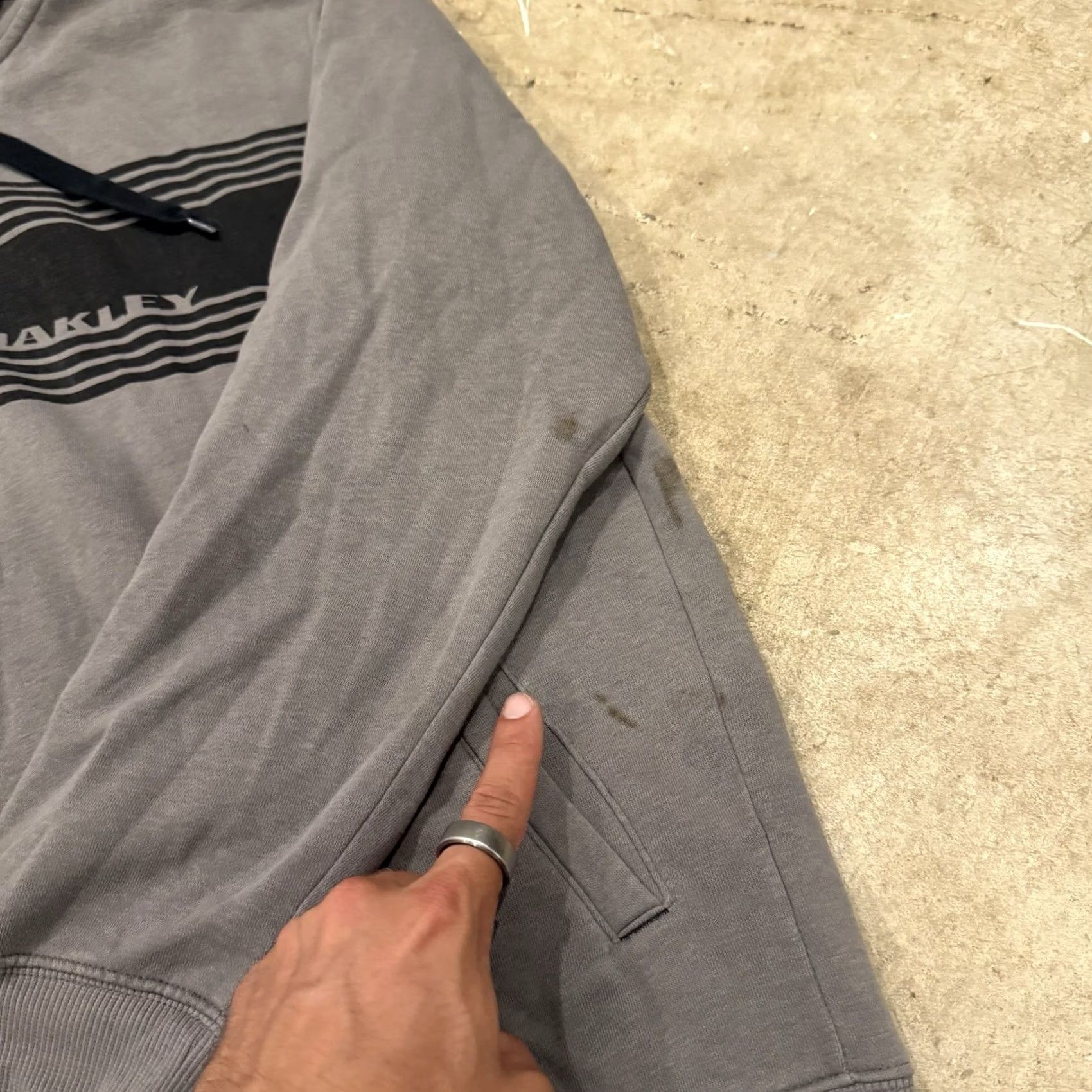 Oakley VINTAGE Oakley Hoodie Mens Large Gray Striped Full Zip Sweatshirt Pockets Y2K STAINS Size US L / EU 52-54 / 3 - 4 Thumbnail