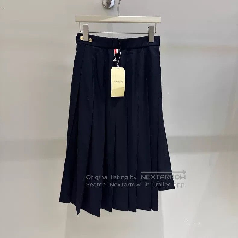 Thom Browne Thom Browne Classic Pleated Skirt in Dark Blue with Gold B Size 25" / US 0 / IT 36 - 4 Thumbnail