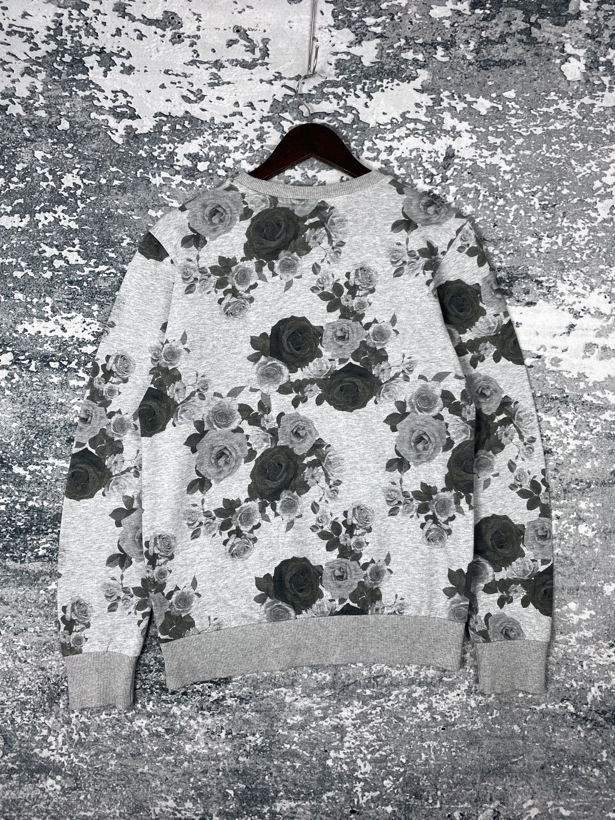 H&M Vintage H&M Divided Rose Monogram Sweatshirts Size US S / EU 44-46 / 1 - 6 Thumbnail