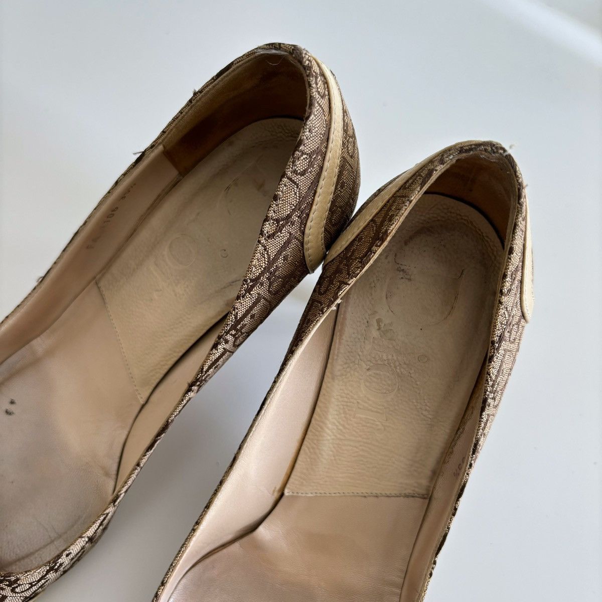 Dior × John Galliano Dior 2000s Diorissimo Trotter Pointed Toe Pumps Size US 5.5 / IT 35.5 - 4 Thumbnail