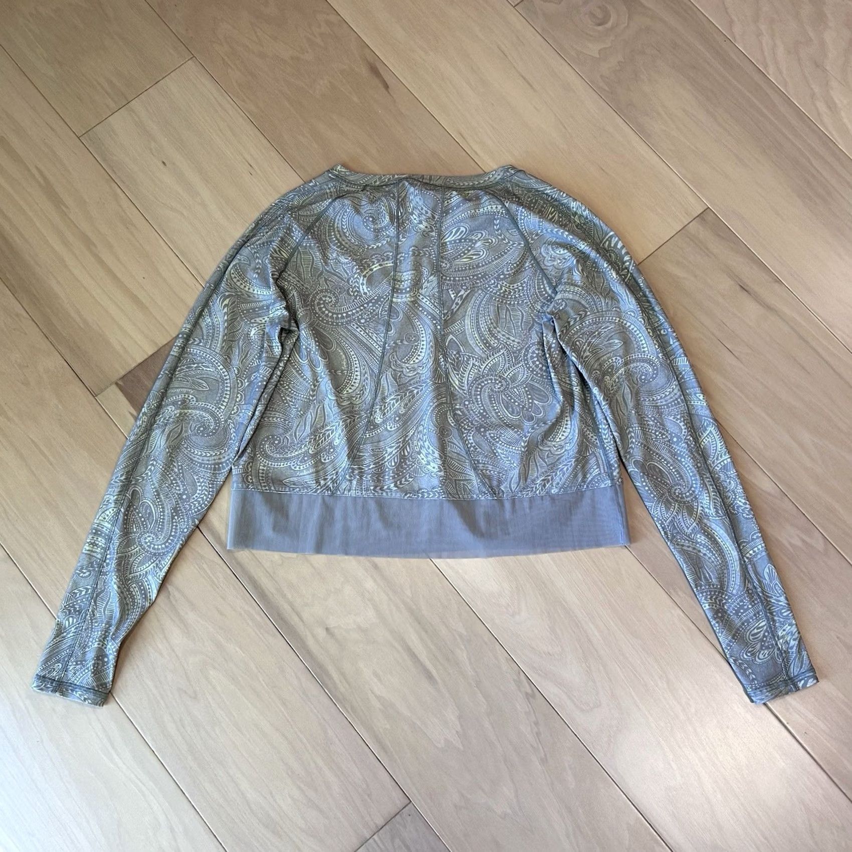 Lululemon Lululemon Shirt Long Sleeve Women’s Paisley Stripe in Stride 8 Gray Casual Travel Athleisure Workout Gym Dance Urban Fashion Size M / US 6-8 / IT 42-44 - 4 Thumbnail
