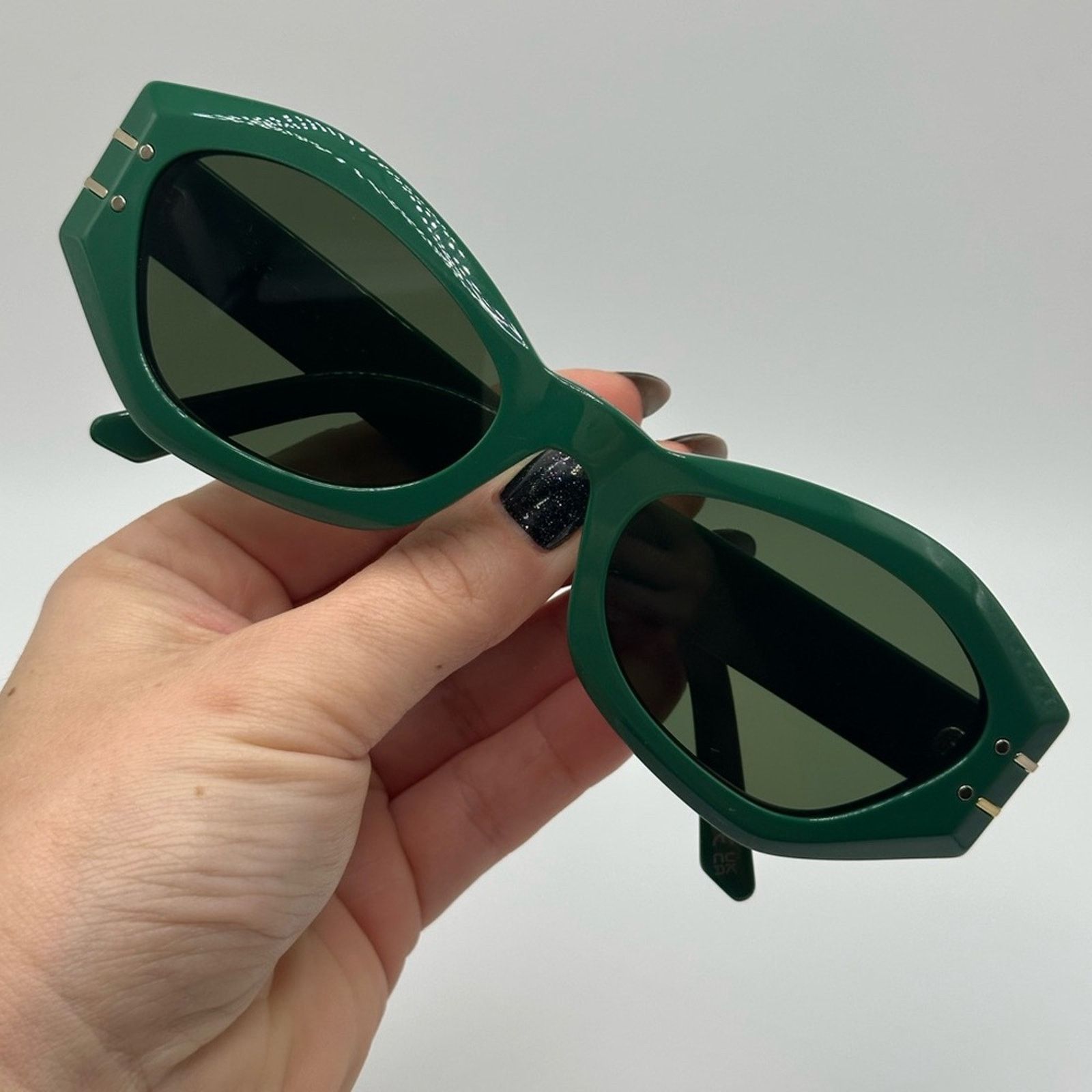 Dior NEW Dior Sunglasses CD40058U 96N SignatureB1U ShinyDarkGreen Size ONE SIZE - 7 Thumbnail
