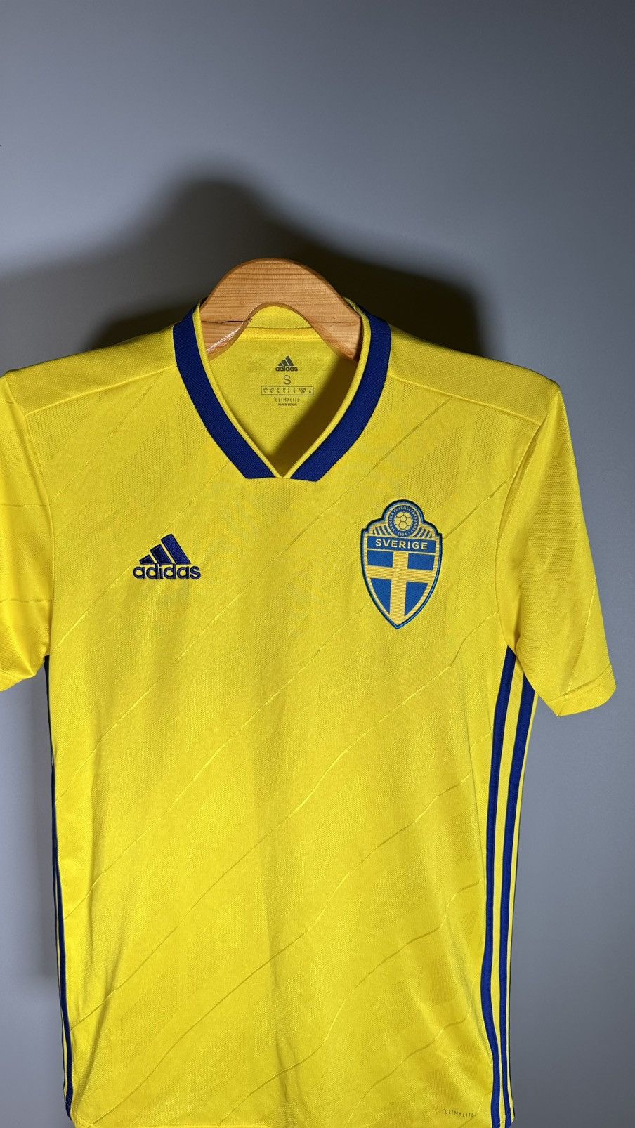 Vintage Sweden Home Football Shirt 2017/19 Adults small Adidas Size US S / EU 44-46 / 1 - 4 Thumbnail