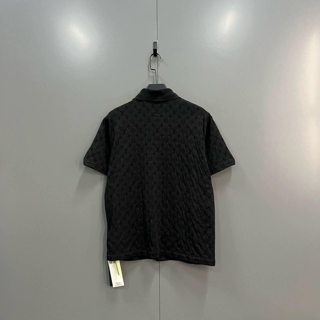 Louis Vuitton louis vuitton x nba black short sleeve shirt Size US M / EU 48-50 / 2 - 2 Thumbnail