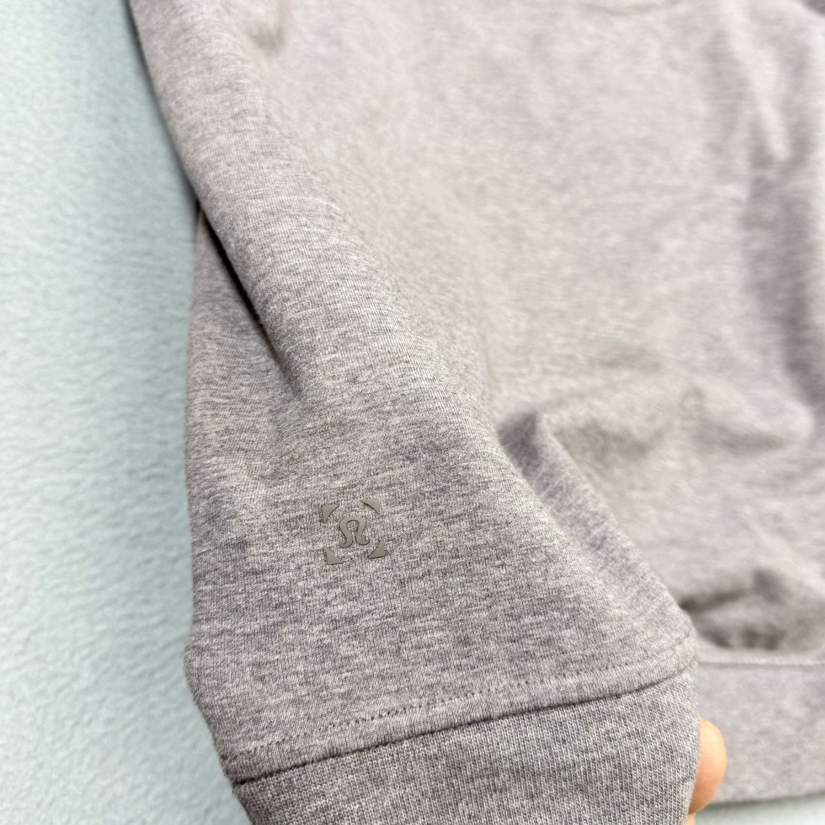 Lululemon Lululemon Athletica Hoodie Mens Small Gray Pullover Sweatshirt Logo Pockets Size US S / EU 44-46 / 1 - 5 Thumbnail