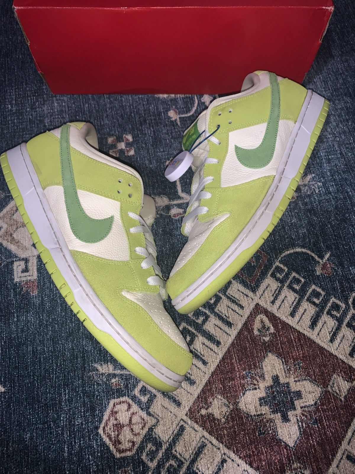 Nike 2022 Nike Sb Dunk Low Green Apple Size US 11.5 / EU 44-45 - 2 Thumbnail