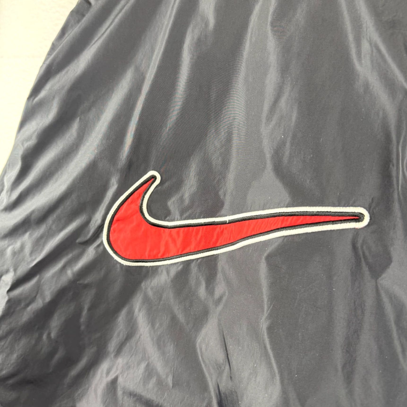 Nike VINTAGE Nike Big Swoosh Logo Black Full Zip Puffer Jacket 90s Size L Men Jacket Size US L / EU 52-54 / 3 - 4 Thumbnail