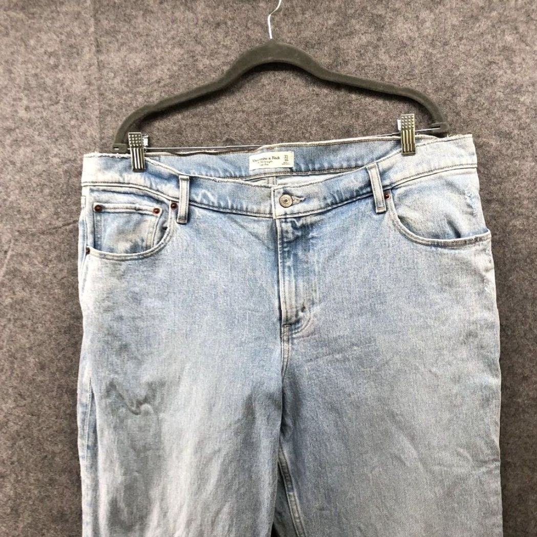 Abercrombie & Fitch Abercrombie & Fitch 90s Straight Low Rise Jean Womens 33 Blue Light Wash Denim Regular 33 Inseam 30.5 in Size 24" / US 00 / IT 34 - 3 Thumbnail