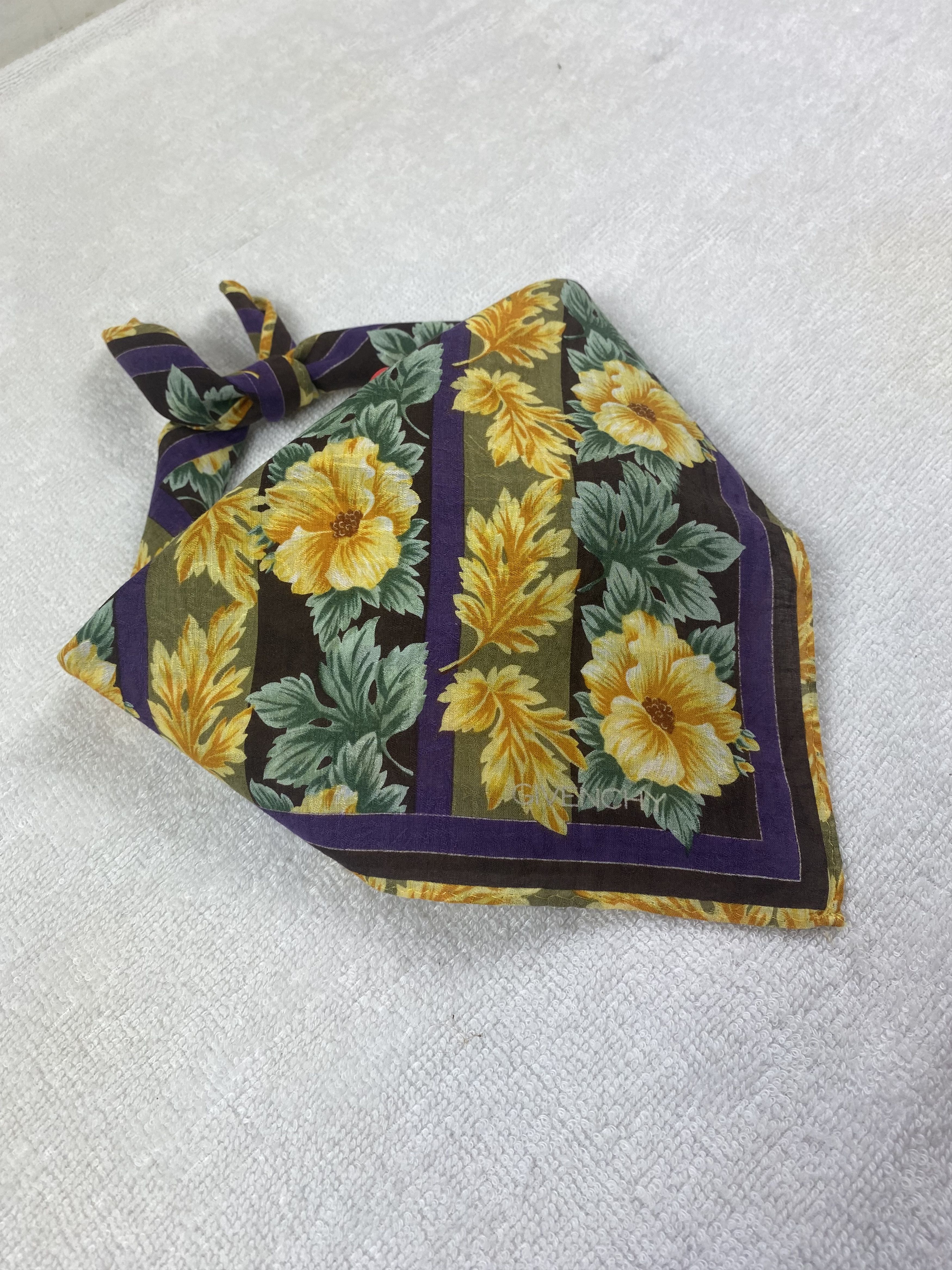 Vintage Givenchy Handkerchief / Bandana / Neckerchief A1173 Size ONE SIZE - 2 Thumbnail