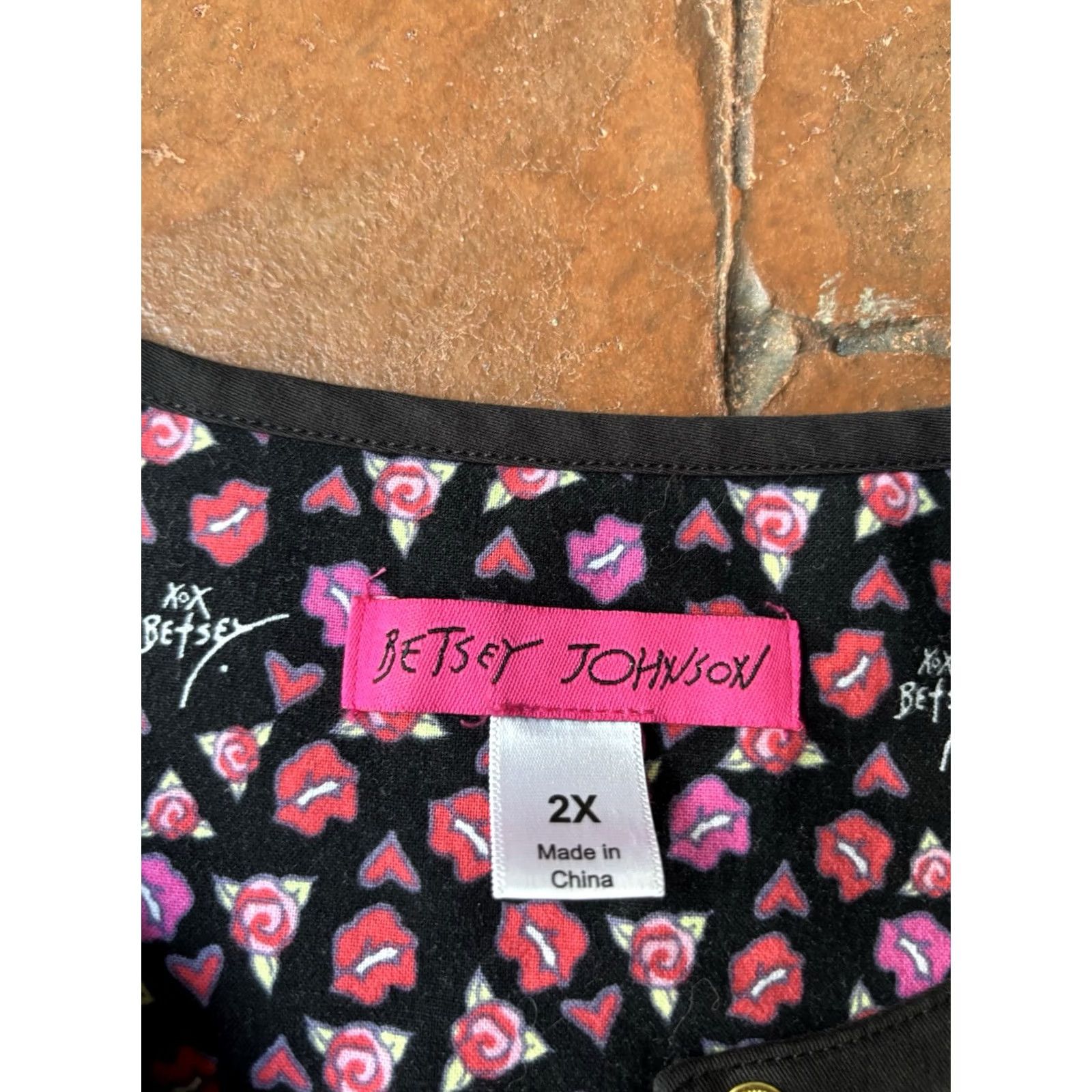 Betsey Johnson Betsey Johnson Women's Freesia Medical Scrub Top Shirt Women 2X Black Solid 2X Modern Scrub Top Mens Womens Size XS / US 0-2 / IT 36-38 - 2 Thumbnail
