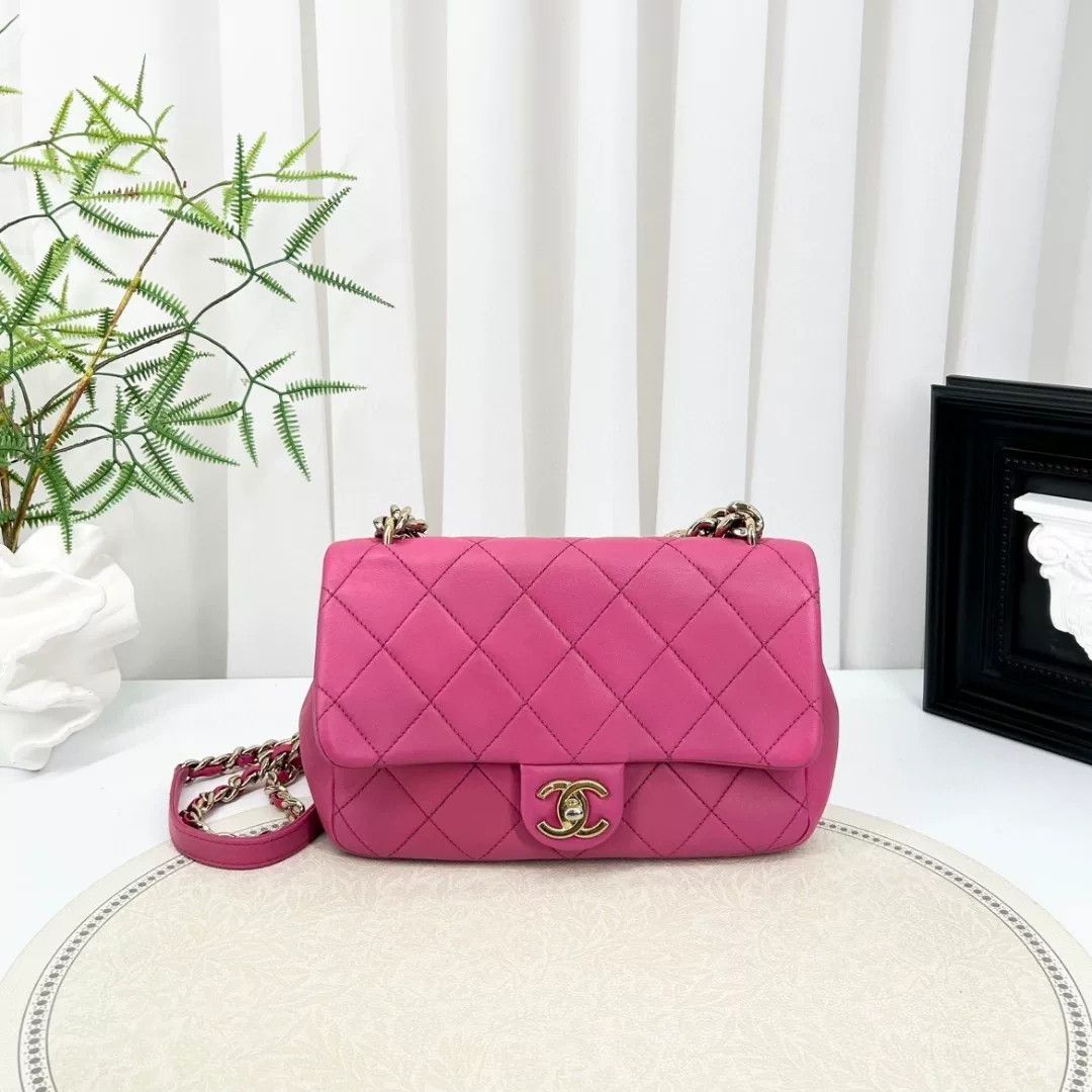 Chanel Pre-loved Bag Very good condition Size ONE SIZE - 1 Thumbnail