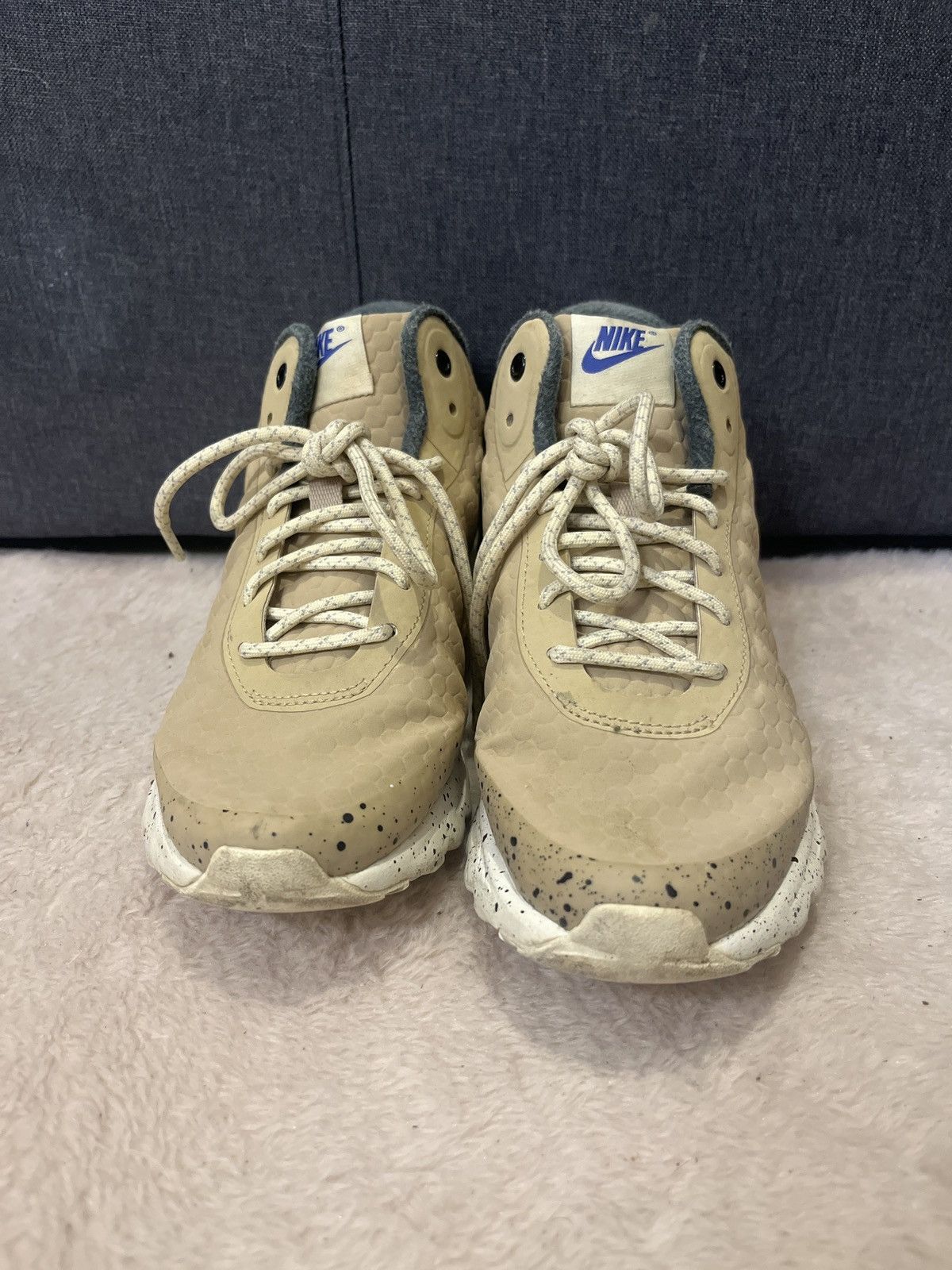 Nike Beige Nike shoes with black speckles on the bottom Size US 6.5 / IT 36.5 - 3 Thumbnail