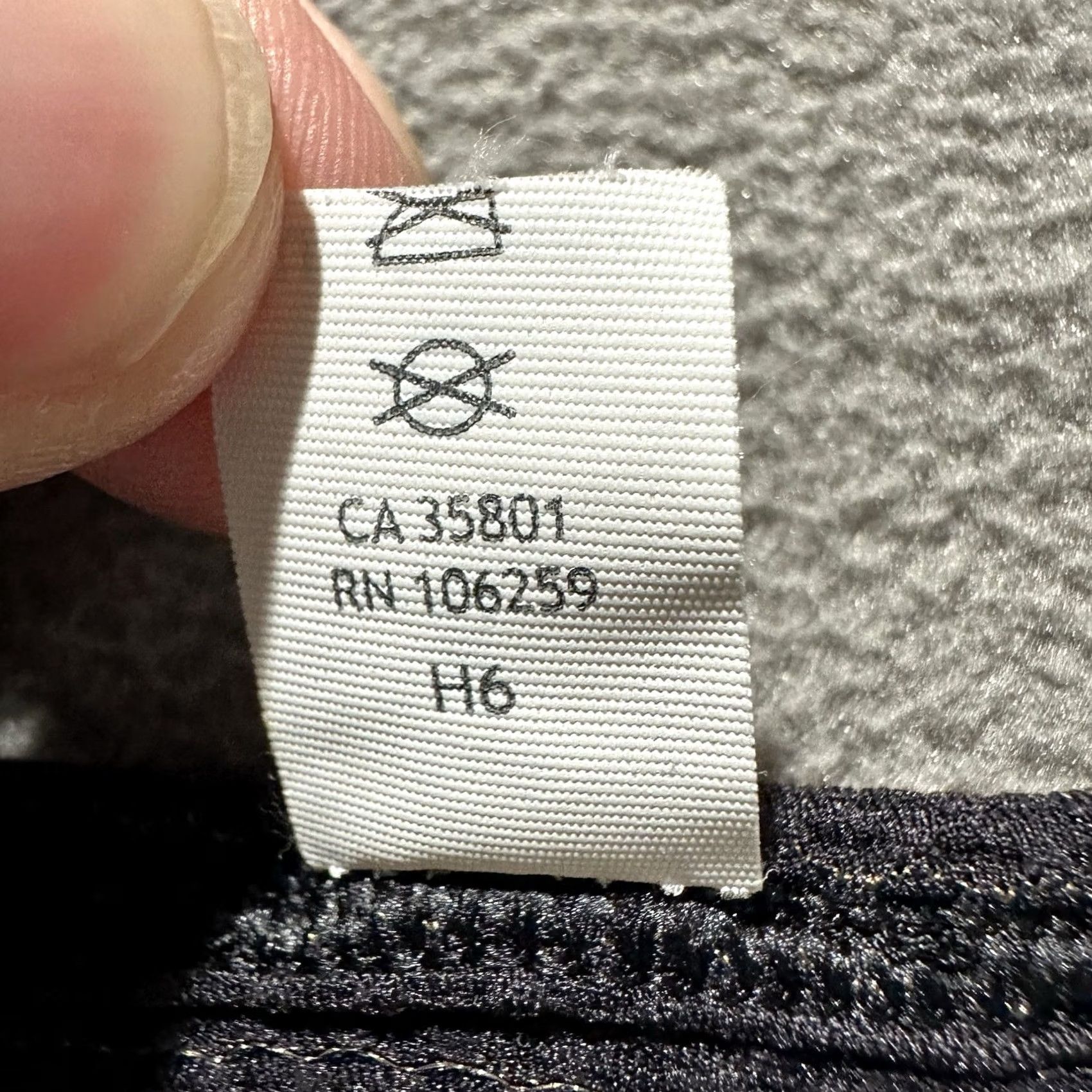 Lululemon Lululemon Essential Tank Womens 6 Black Twist Back Performance Stretch Tank Top Sleeveless Racerback Scoop Neck Activewear Yoga Mens Womens Size M / US 6-8 / IT 42-44 - 6 Thumbnail