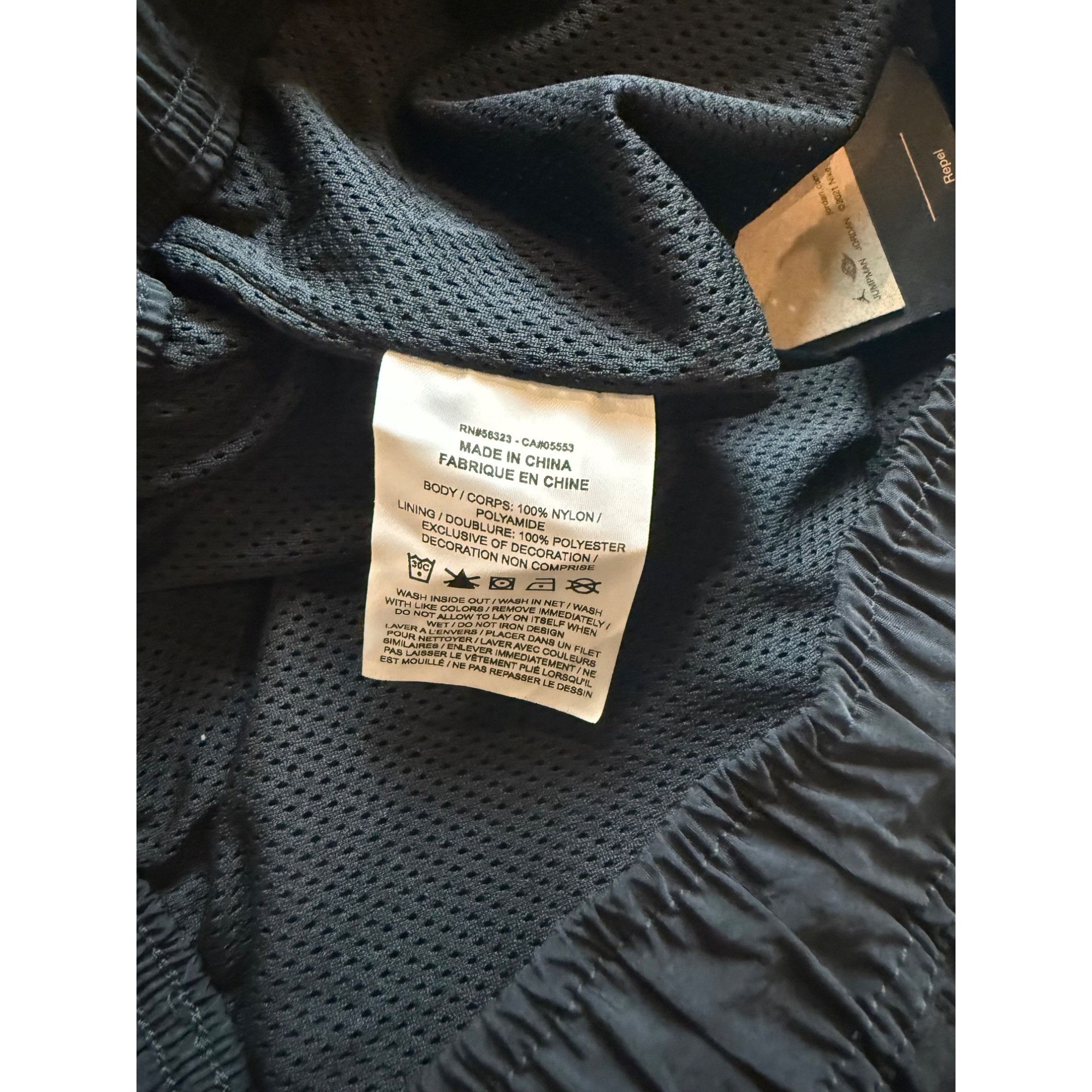 Jordan Brand Size XL - Air Jordan Essentials Woven Statement Warm Up Pant Size US 35 - 7 Thumbnail