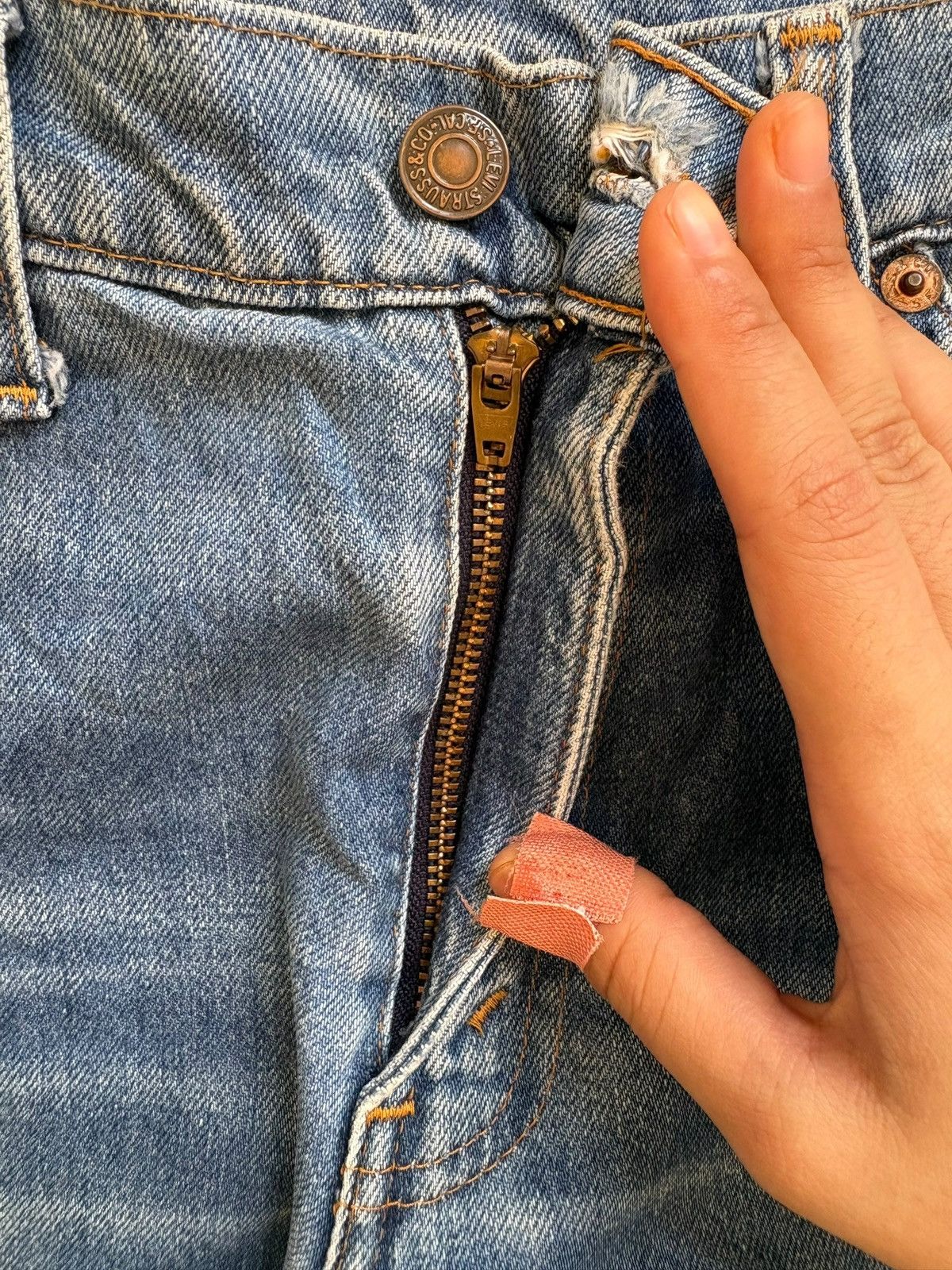 Levi's SALES🔥Vintage 90s Levis 505 Blue Wash Jeans Size US 26 / EU 42 - 3 Thumbnail