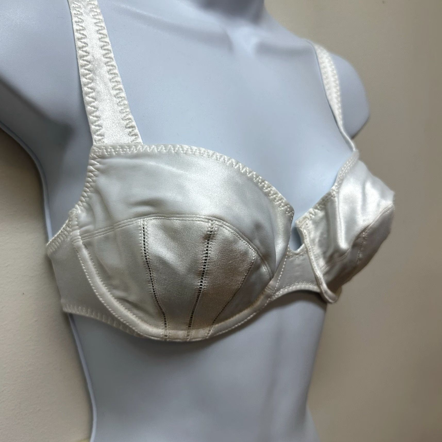 Vintage VINTAGE Natori Satin Nylon Bullet Push Up Bra 34C Beige 34C Pin Up Womens Size ONE SIZE - 3 Thumbnail