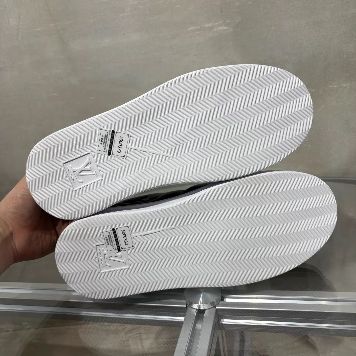 Louis Vuitton Beverly Hills black and white BNIB UK7.5/41.5