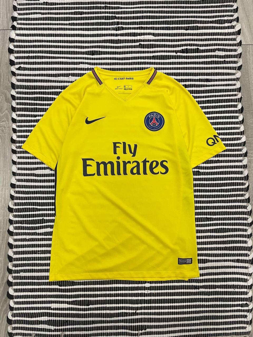 Japanese Brand × Nike 2017-2018 Nike PSG Paris Saint Germain Soccer T-Shirt Y2K Size US M / EU 48-50 / 2 - 1 Thumbnail