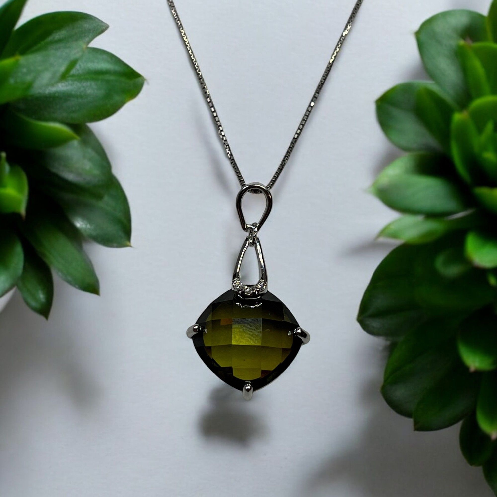 Designer Silver Women's Choker 16" Necklace, Green Faceted Pendant Size ONE SIZE - 3 Thumbnail