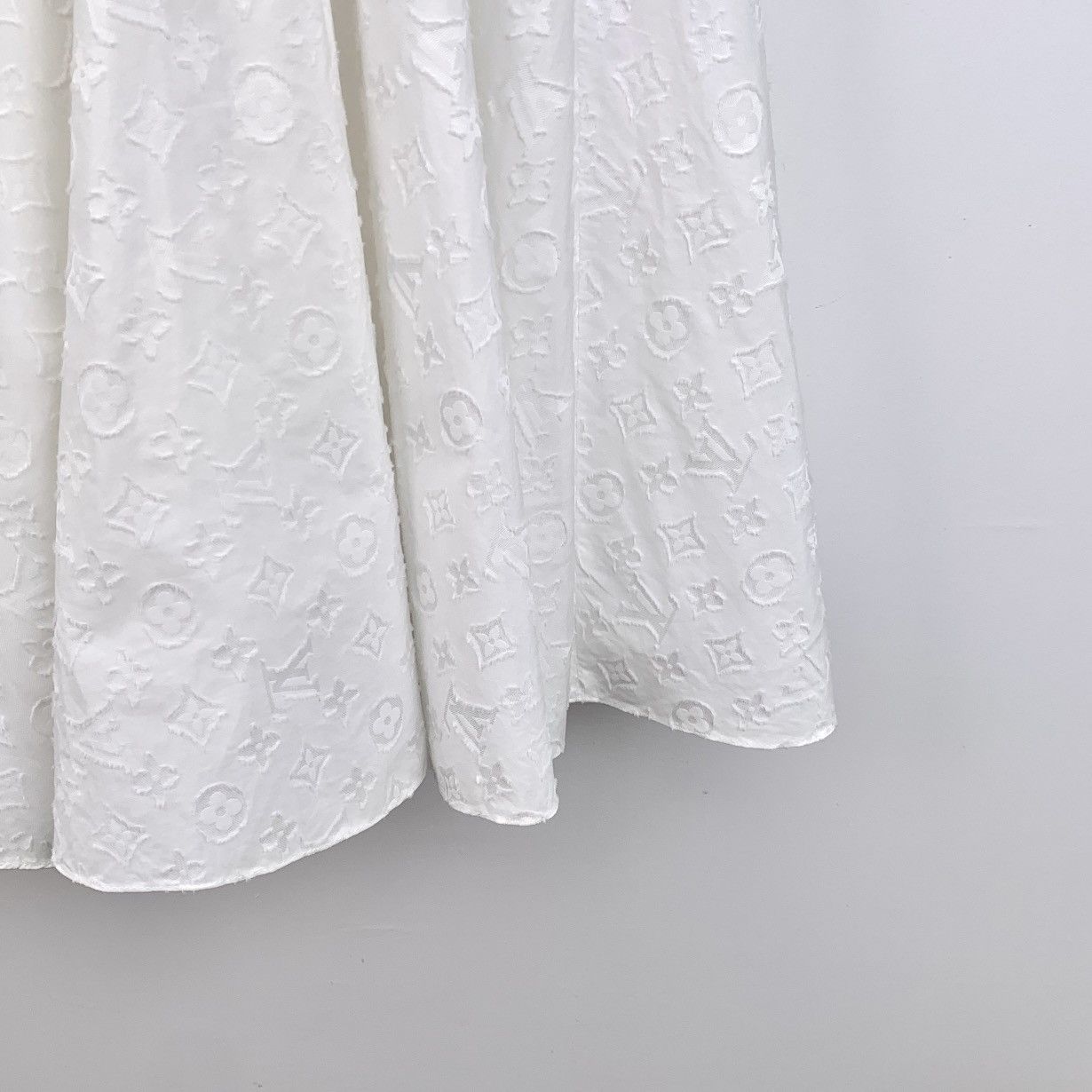Louis Vuitton Louis Vuitton White Logo Embossed Cotton Lace Dress Size S / US 4 / IT 40 - 4 Thumbnail