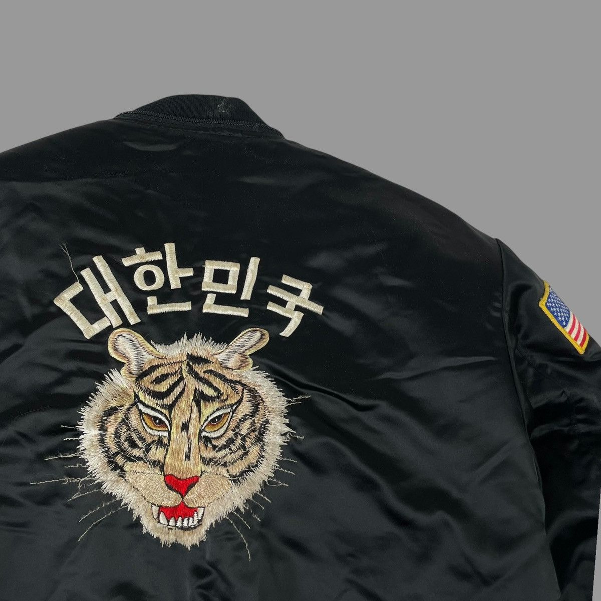 Vintage Vintage 1980s tiger souvenir jacket Size US L / EU 52-54 / 3 - 4 Thumbnail