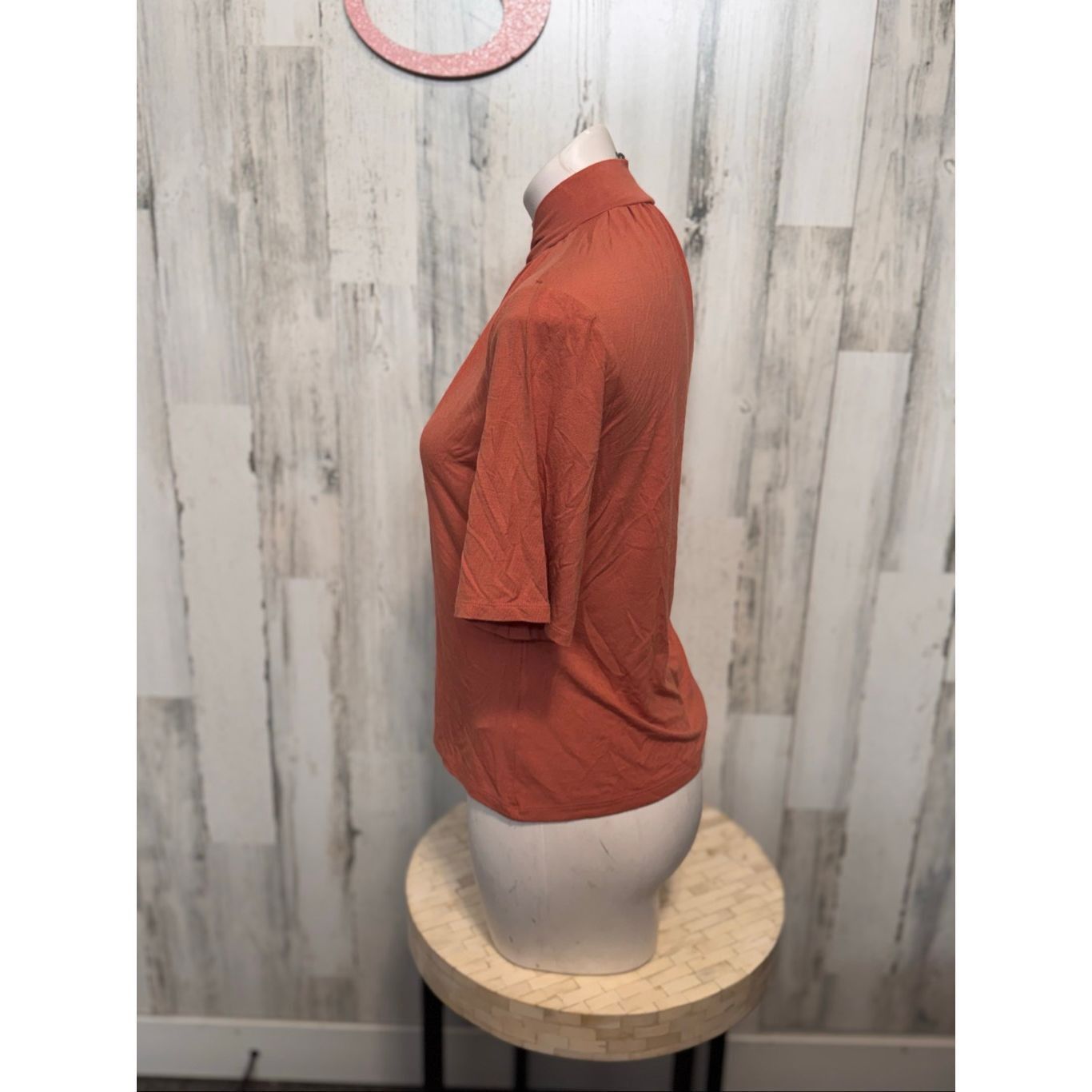 Other Tahari Rust Mock Neck Keyhole Blouse | Soft Stretchy Short Sleeve Top Size Small Size S / US 4 / IT 40 - 4 Thumbnail