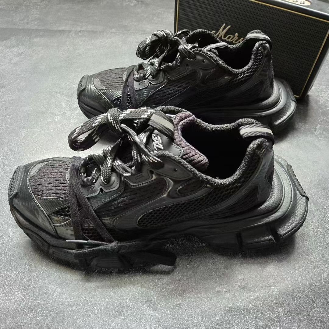Balenciaga Balenciaga Black Lowtop Sneakers XXXL Men Size US 10 / EU 43 - 1 Thumbnail