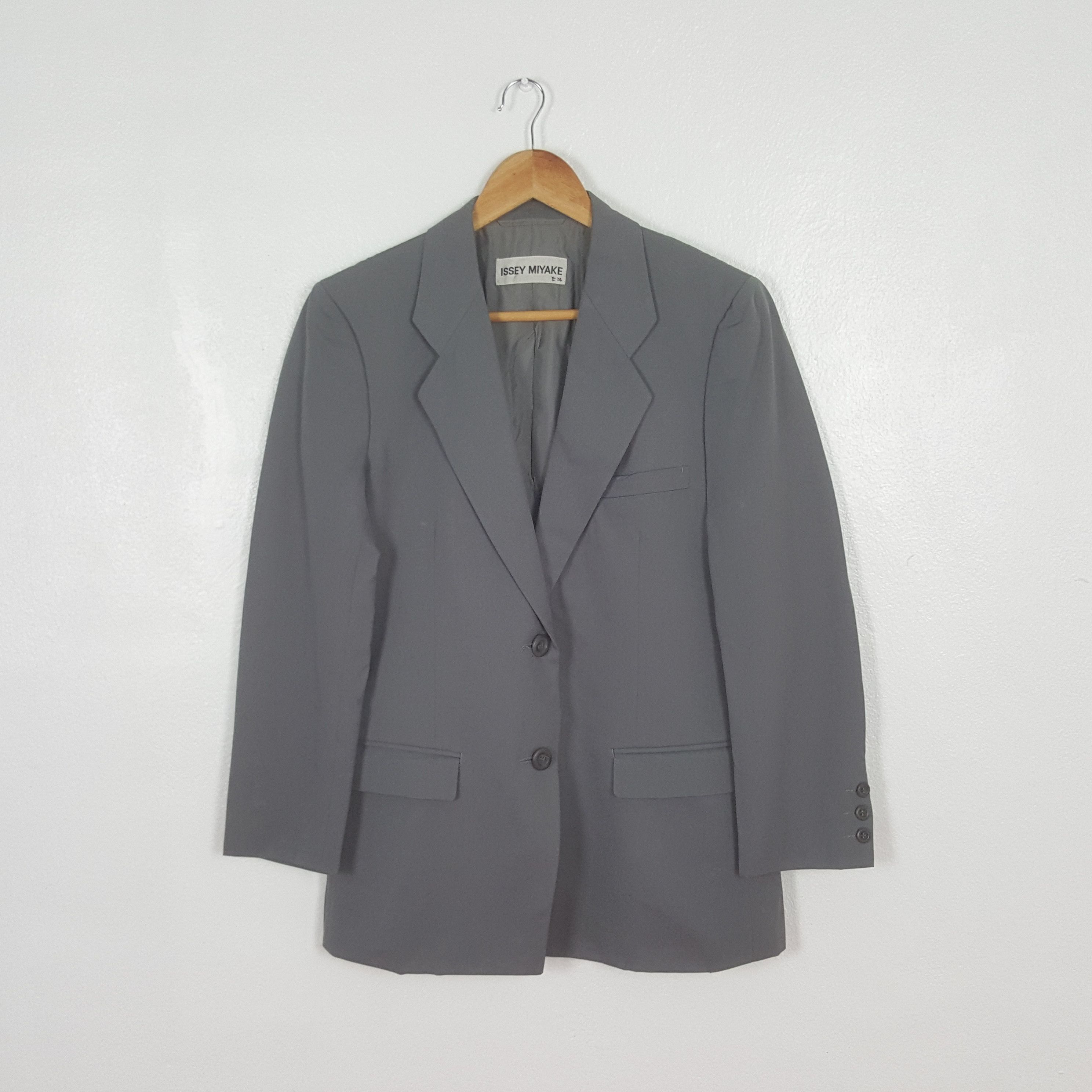 Issey Miyake Vintage Issey Miyake Japanese Blazer Jackets C307N18 Size US S / EU 44-46 / 1 - 1 Thumbnail