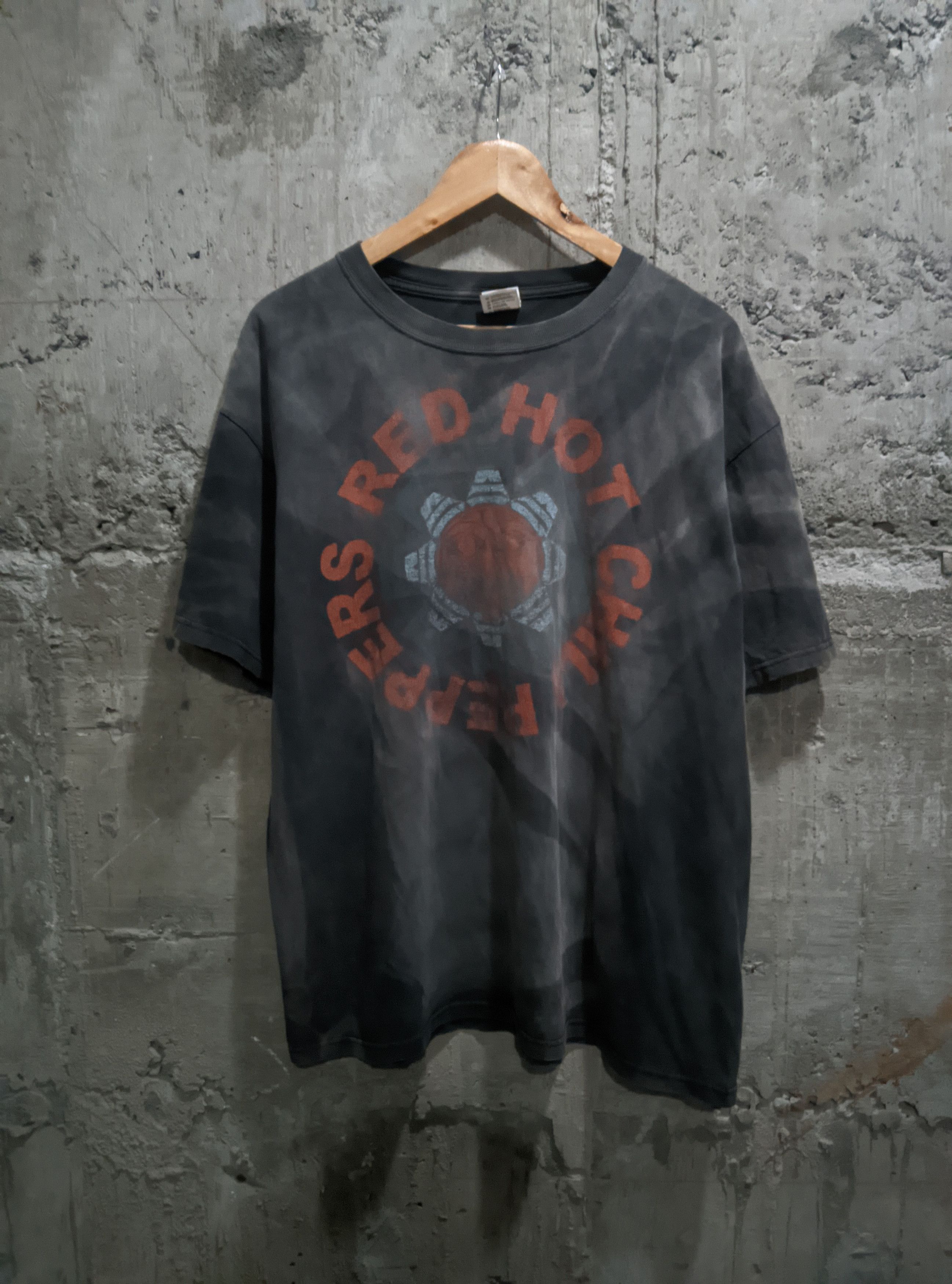 Band Tees Vintage 2000s thrashed rhcp grunge distressed sun fade erd Size US XL / EU 56 / 4 - 1 Thumbnail