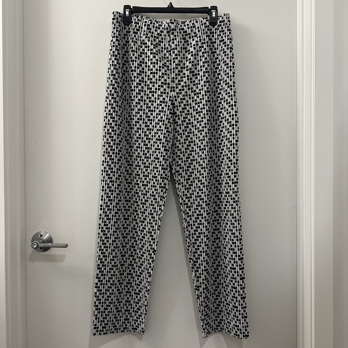 image of $550 Value Homme Plisse Issey Miyake Cedar Pleated Pants in White, Men's (Size 32)