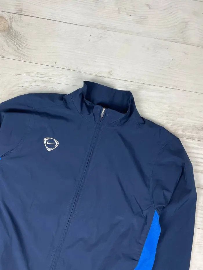 Nike Vintage Nike Track Nylon Jacket 00s Y2K Swoosh Size US L / EU 52-54 / 3 - 3 Thumbnail