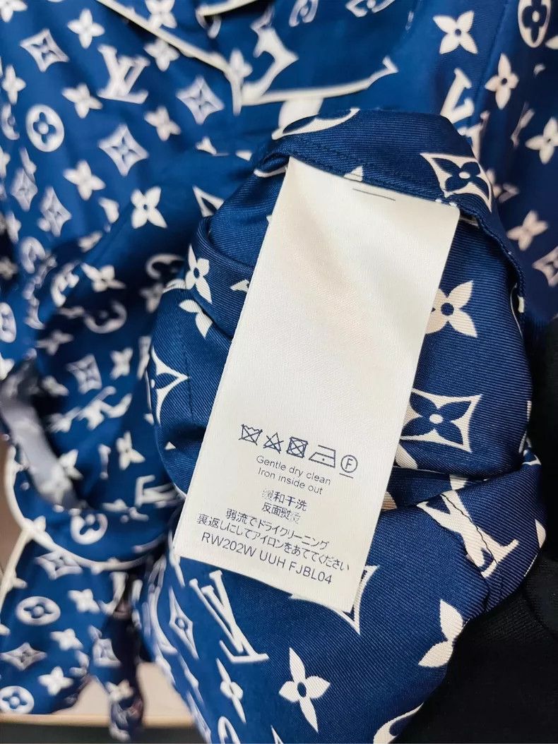 Louis Vuitton Louis Vuitton Blue silk shirt with full logo shirt 2505-Nex Size XS / US 0-2 / IT 36-38 - 4 Thumbnail