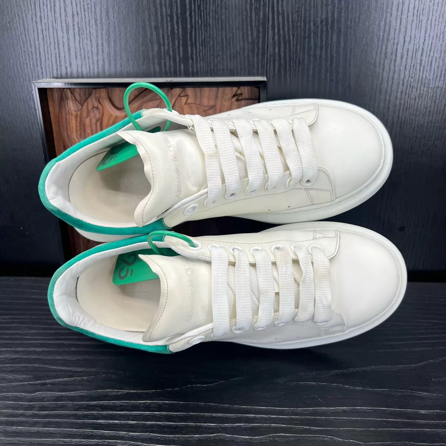 Alexander McQueen Alexander McQueen Suede Green Heel Tab 39 Size US 8.5 / IT 38.5 - 4 Thumbnail
