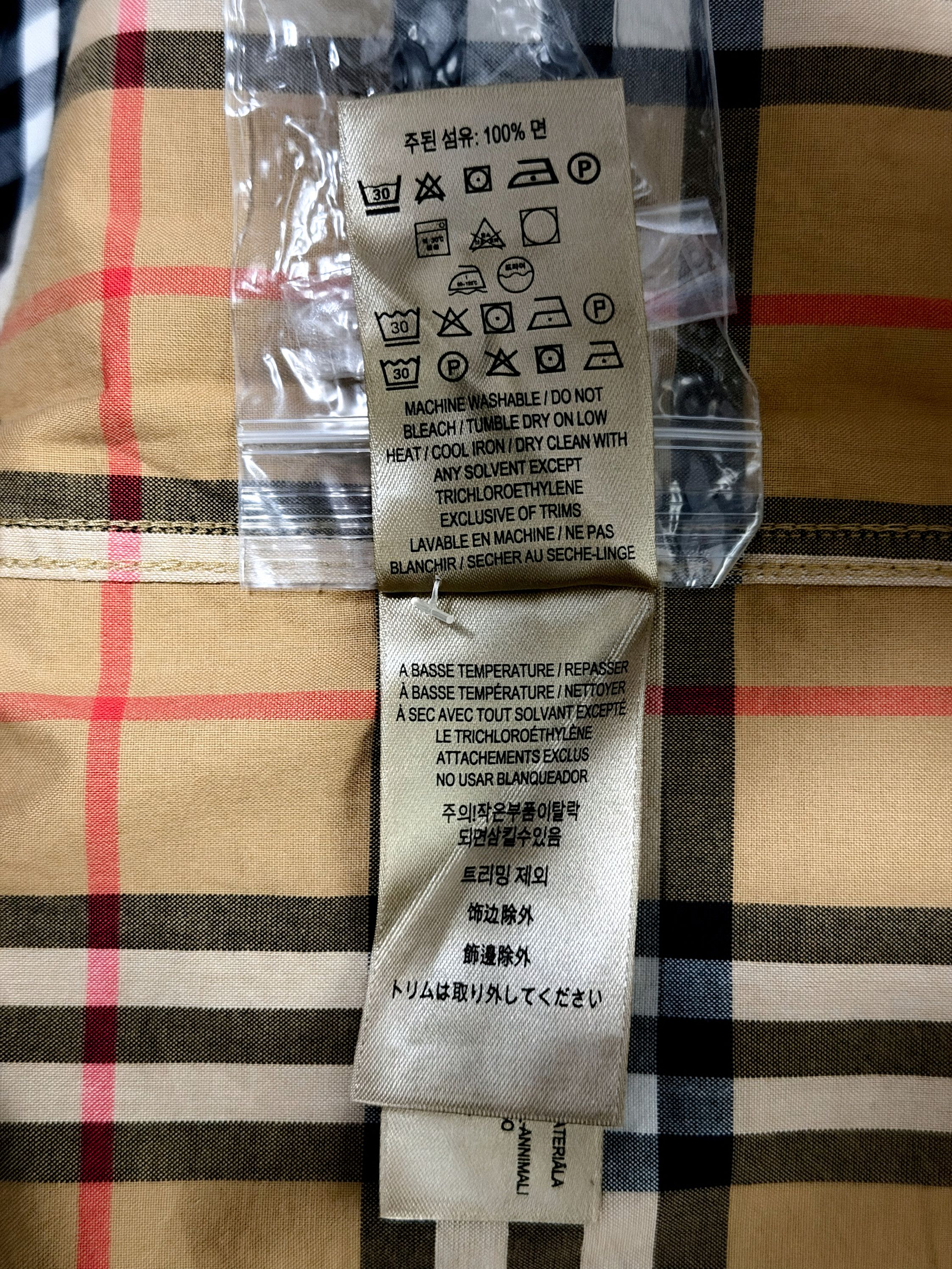 Burberry CHECK SHORT SLEEVE BUTTONED SHIRT Size US S / EU 44-46 / 1 - 8 Thumbnail