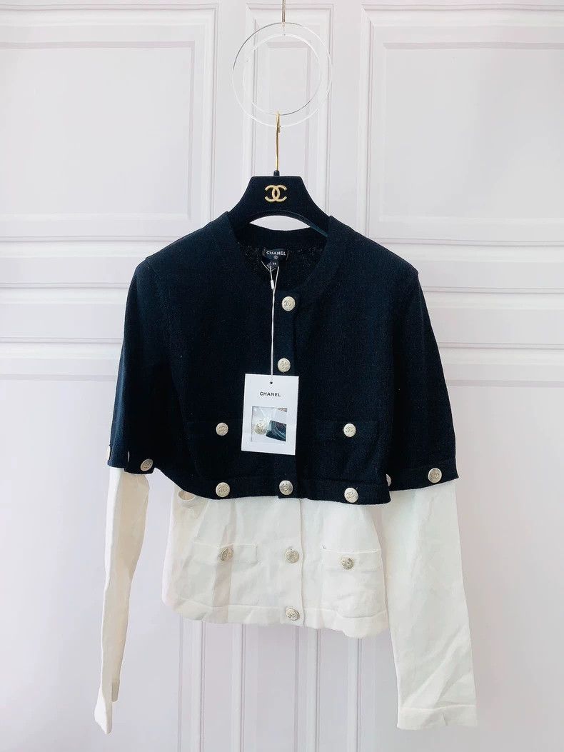 Chanel Black and white color-blocked sweater jacket