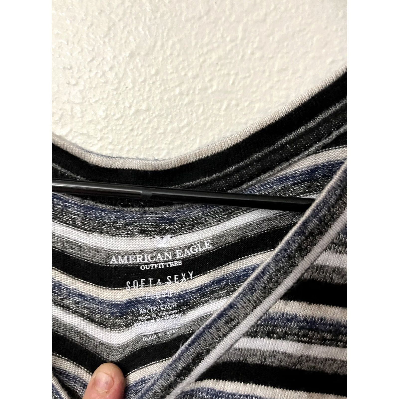 American Eagle Outfitters American Eagle Outfitters Womens XS Long Sleeve V-Neck Shirt Multicolor Pattern Bohemian Classic College Preppy Size XS / US 0-2 / IT 36-38 - 3 Thumbnail