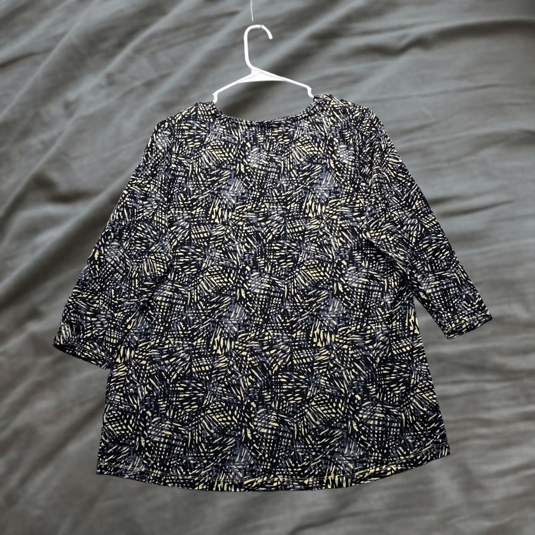Soft Surroundings Soft Surroundings Blouse Womens M Multicolor Printed Stretch Go Lively Traverse Shirt Womens M Multicolor Geometric 90s? Size M / US 6-8 / IT 42-44 - 1 Thumbnail