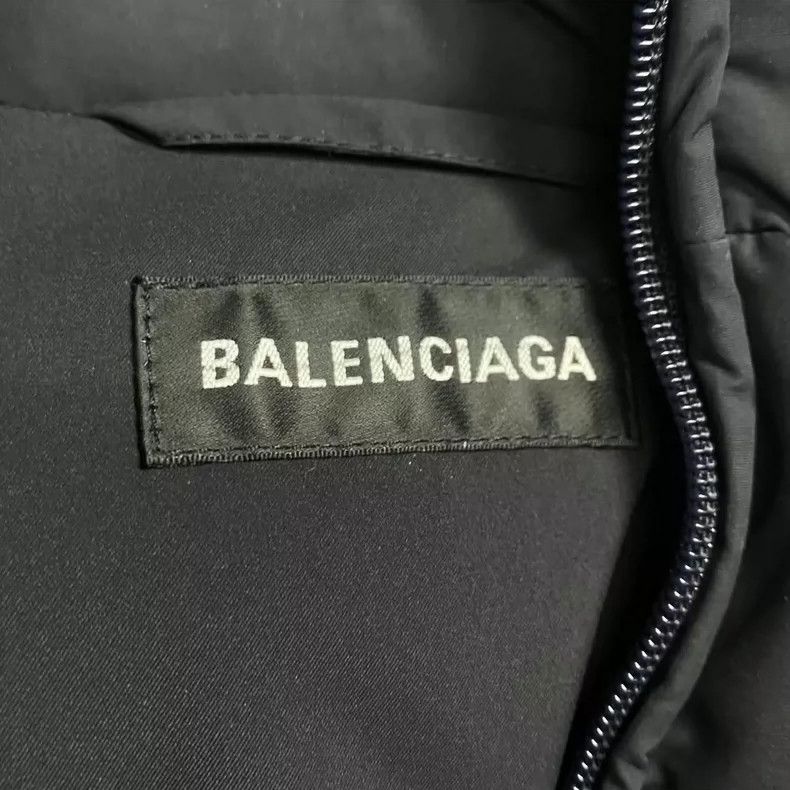 Balenciaga Balenciaga Black and white football printed logo down jack Size US S / EU 44-46 / 1 - 4 Thumbnail