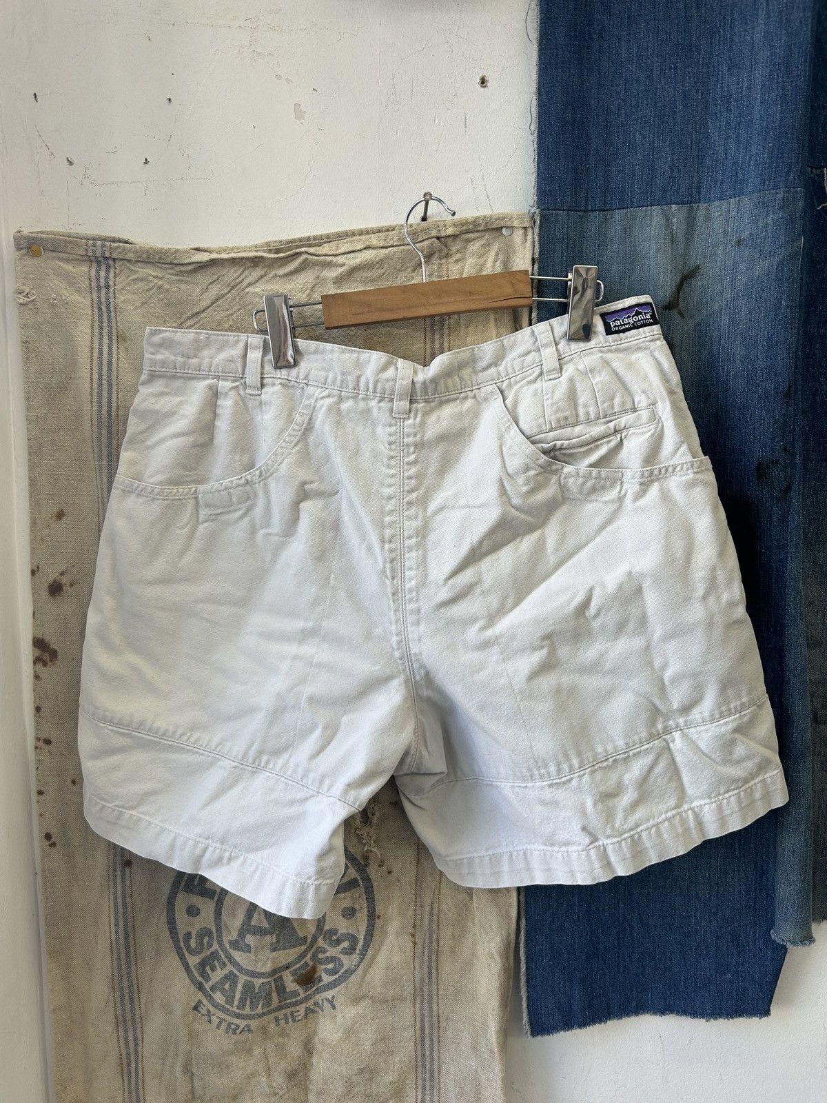 Patagonia × Vintage Vintage Patagonia khaki shorts big pockets size 38 Size US 38 / EU 54 - 1 Thumbnail