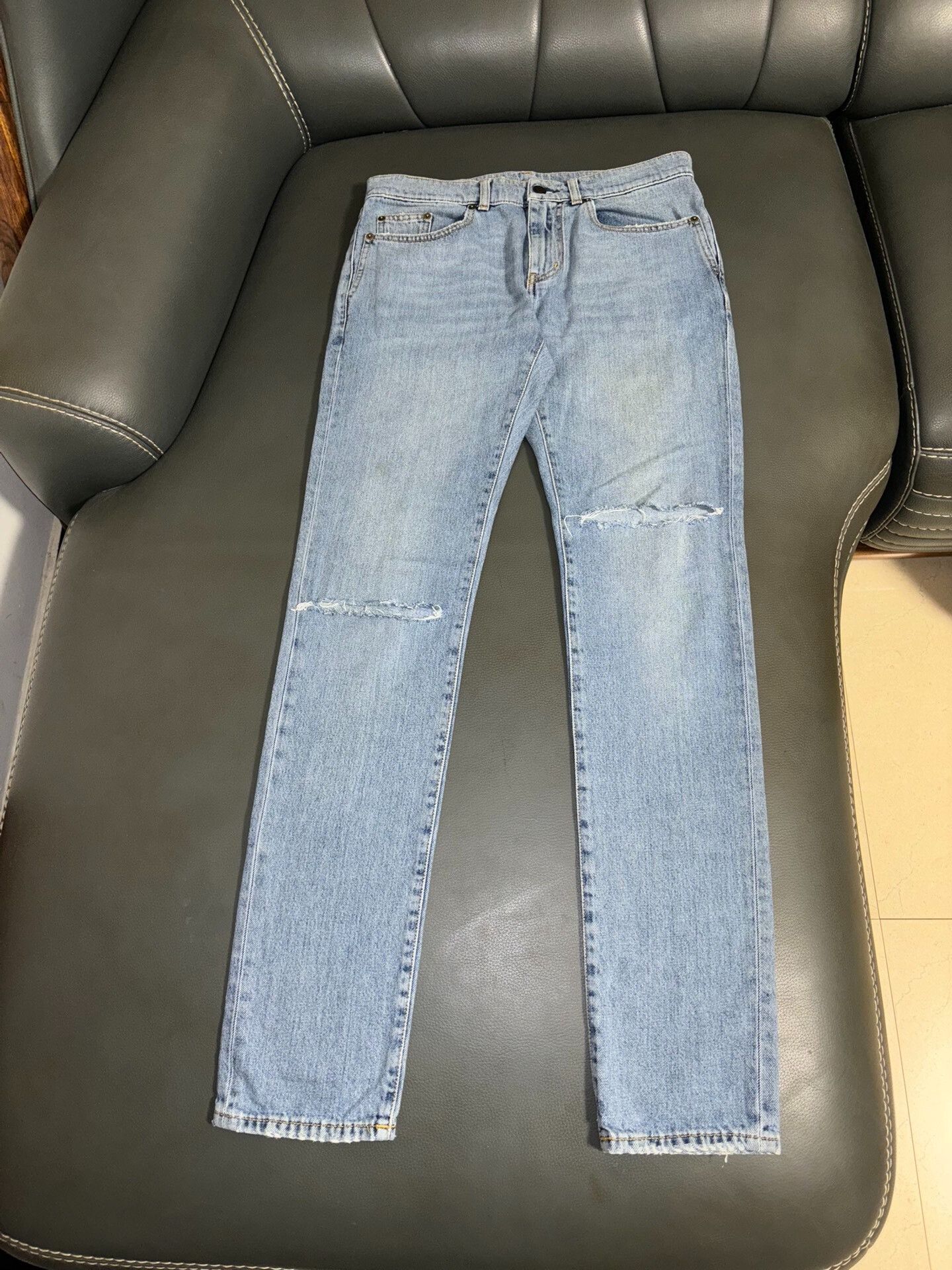 Saint Laurent Paris Saint Laurent Light Blue Ripped Jeans Size US 30 / EU 46 - 1 Thumbnail