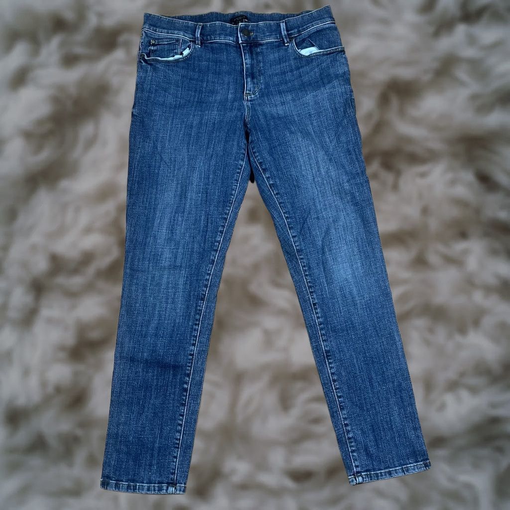 Ann Taylor Ann Taylor Jeans Womens Size 8 Stretch Mid Rise Blue Wash Denim Size 30" / US 8 / IT 44 - 1 Thumbnail