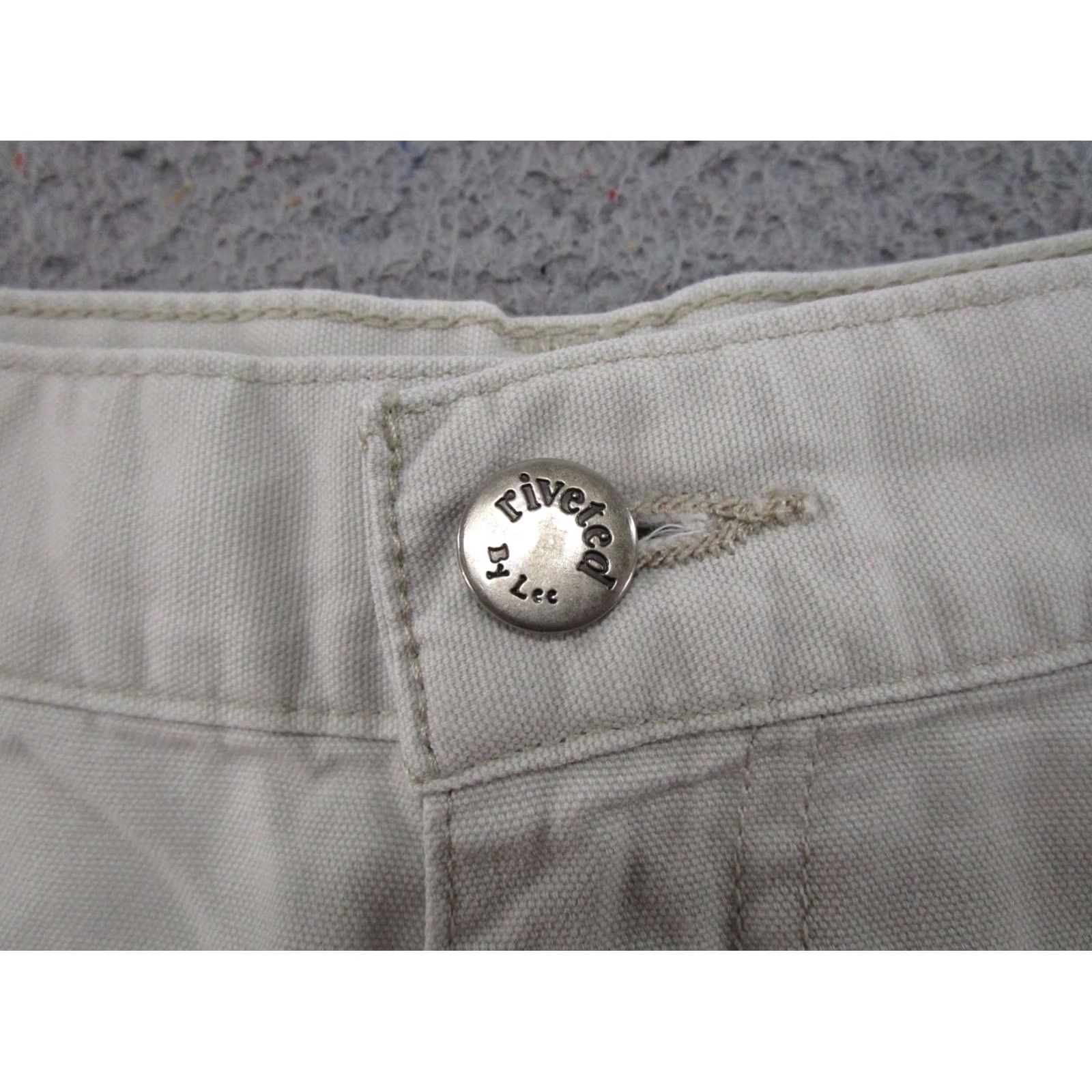 Lee VINTAGE Lee Womens Cargo Shorts Size 12 Hiking Outdoors Tan Beige Cotton Pockets Summer 90s Mens Womens Boys Girls Lee Size 34" / US 12 / IT 48 - 3 Thumbnail